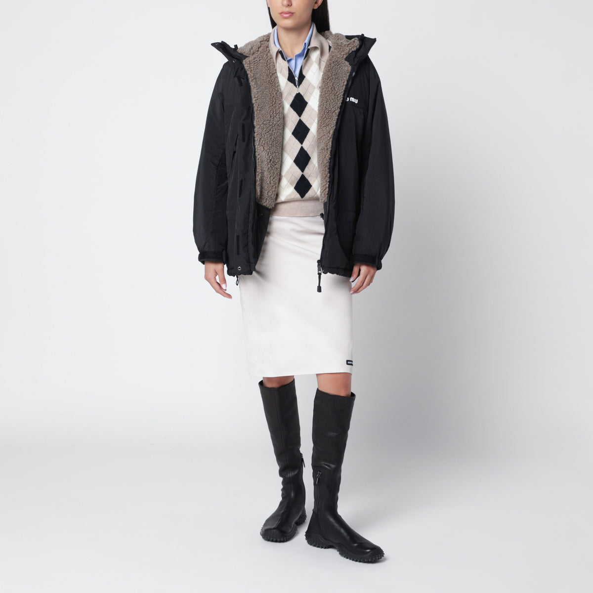 Schwarze Pongé-Daunenjacke