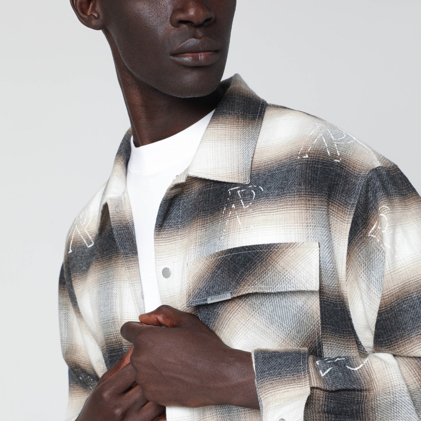 Milchfarbiges Flanellhemd mit Karomuster