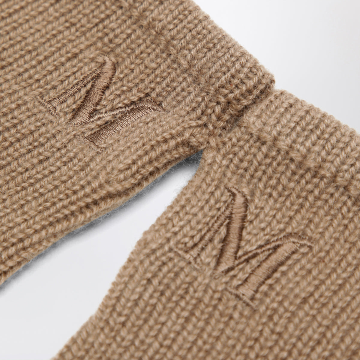 Long camel cashmere gloves