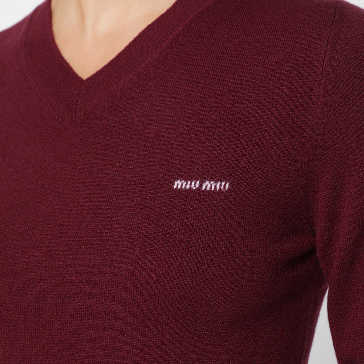 Amaranto V-neck wool sweater