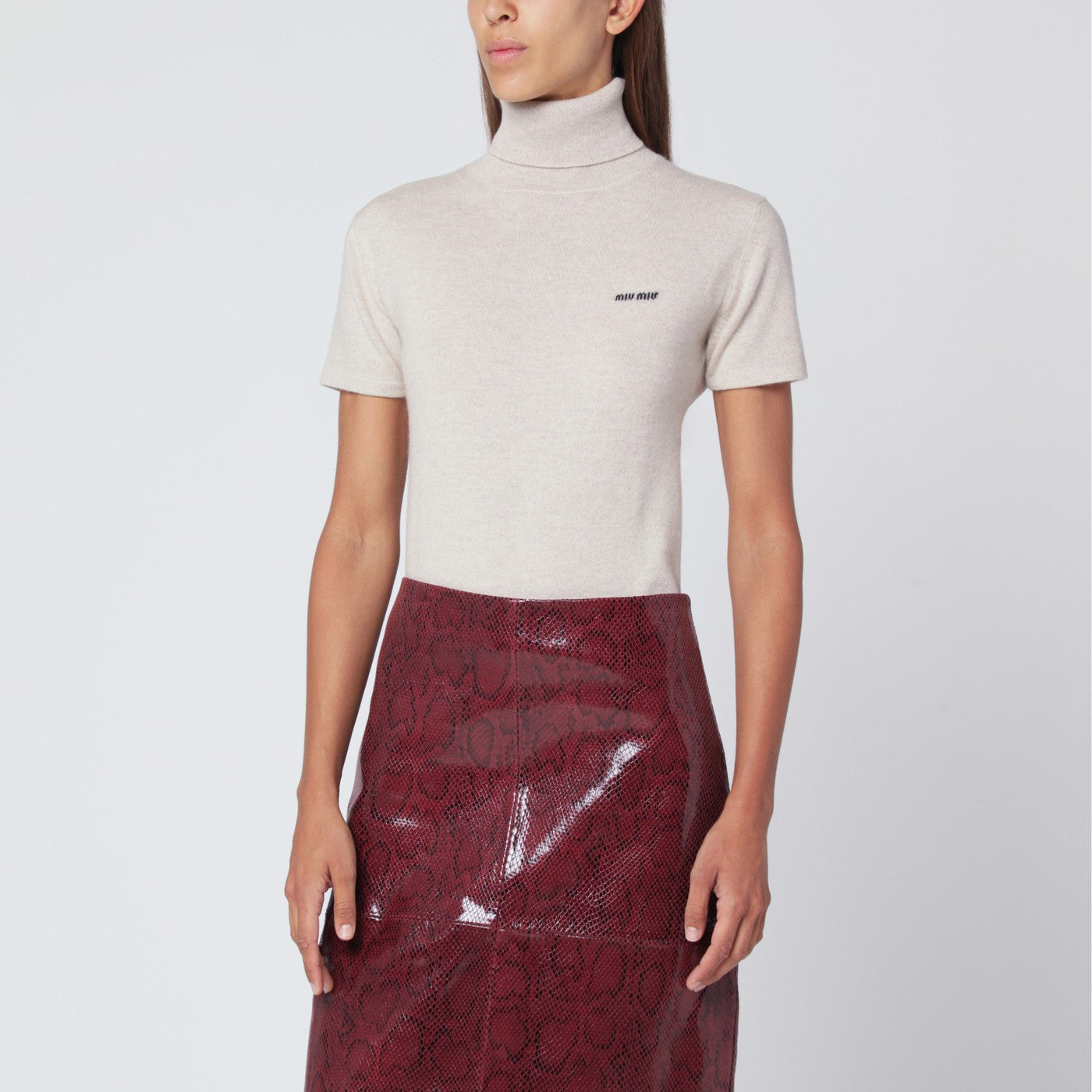 Sandyfarbener Rollkragenpullover aus Kaschmir