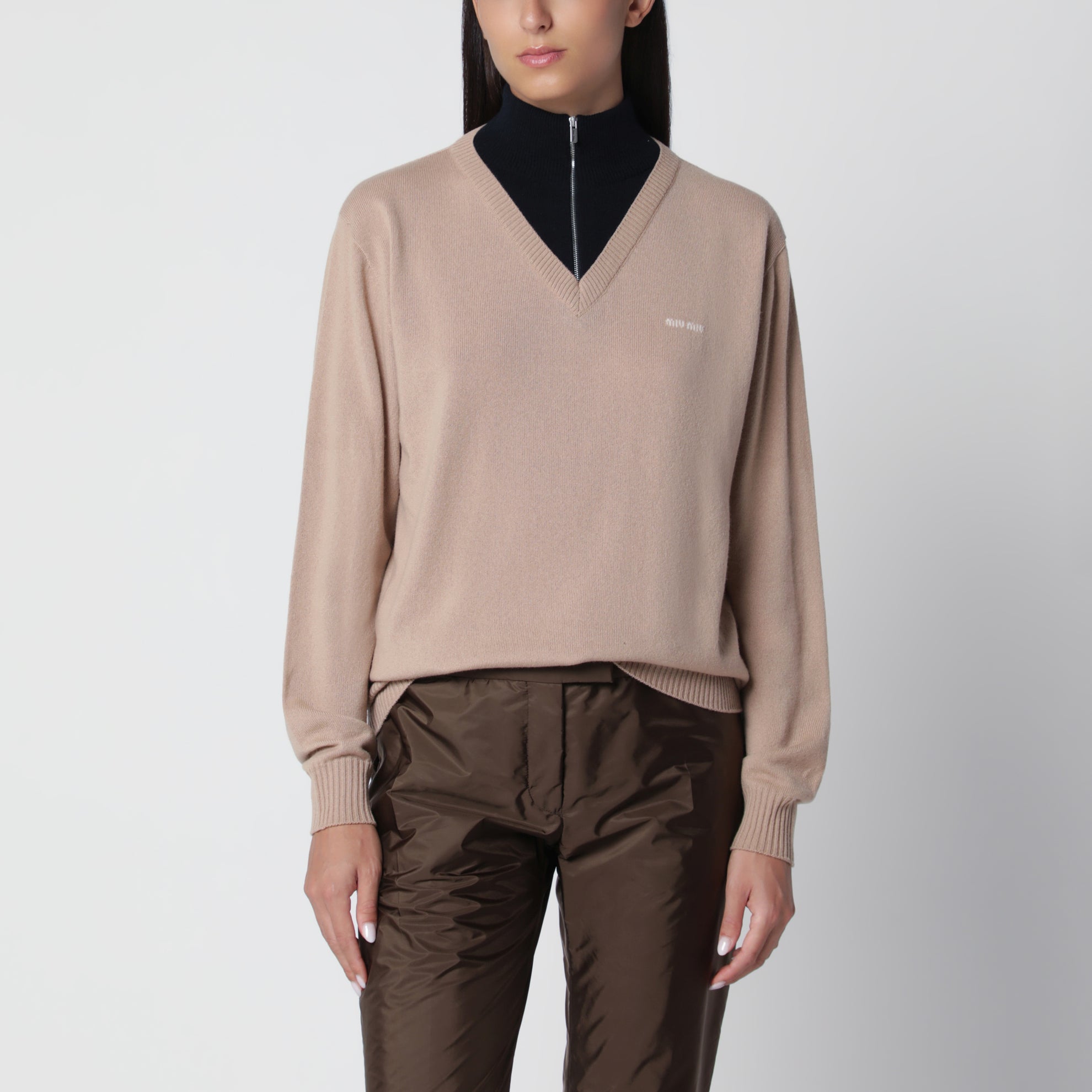 Maglia a collo alto albino e blu in cashmere