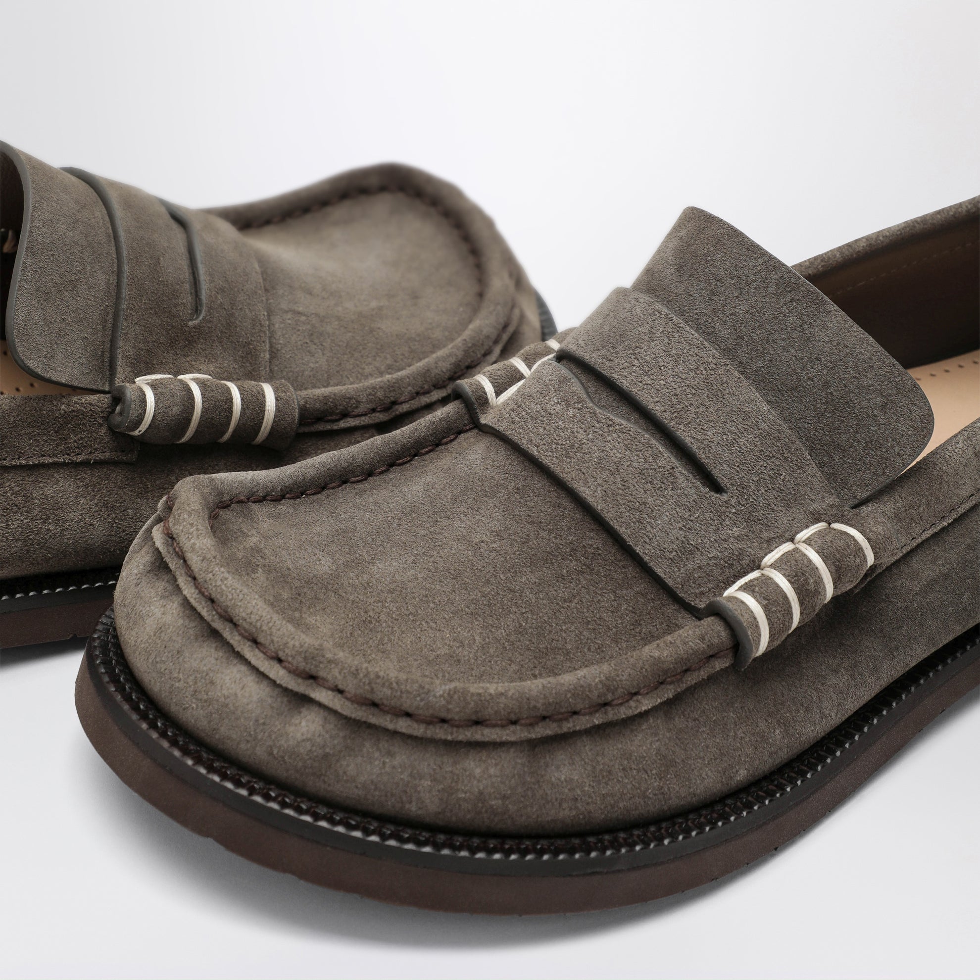Mocassins couleur taupe en daim