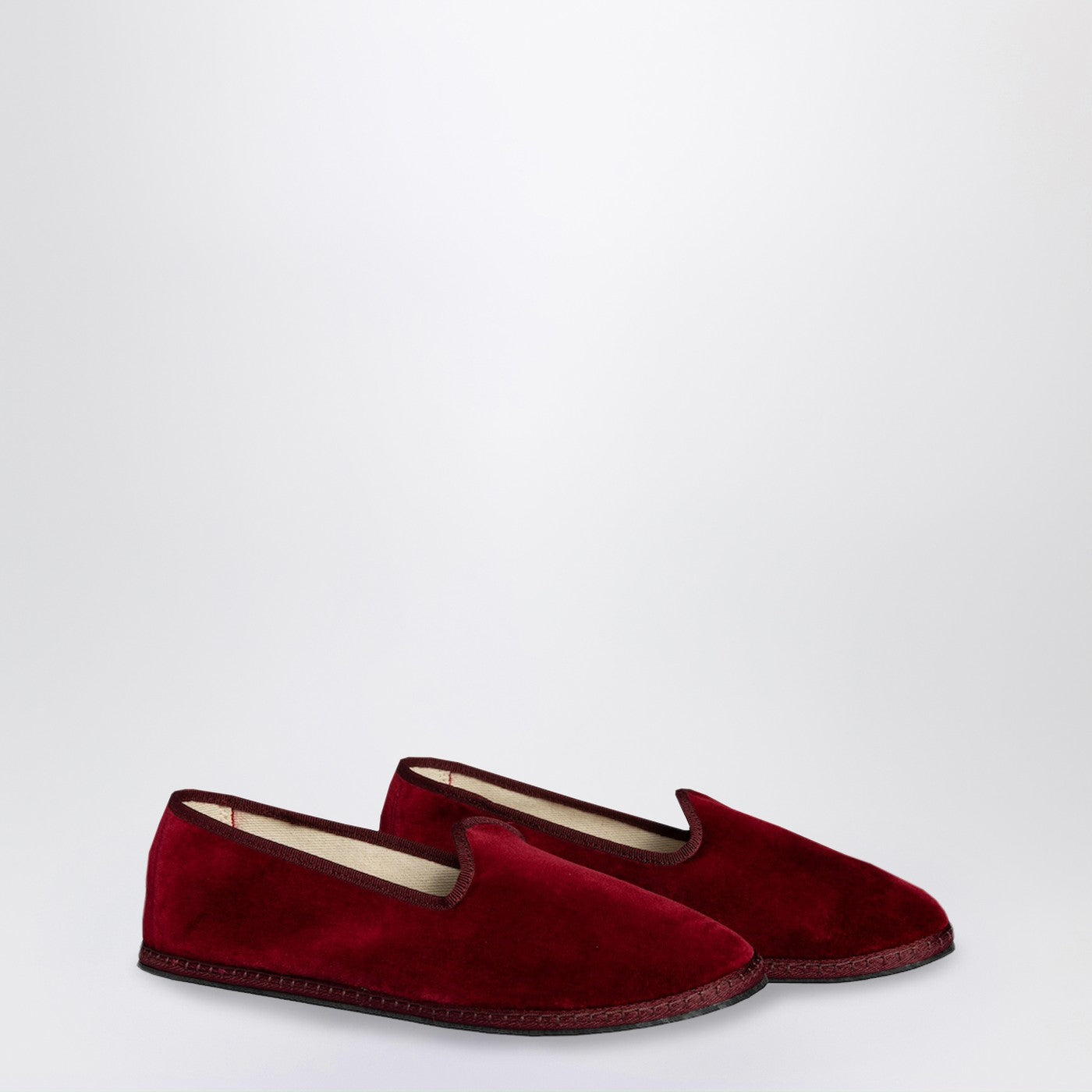 Friulane in burgundy velvet