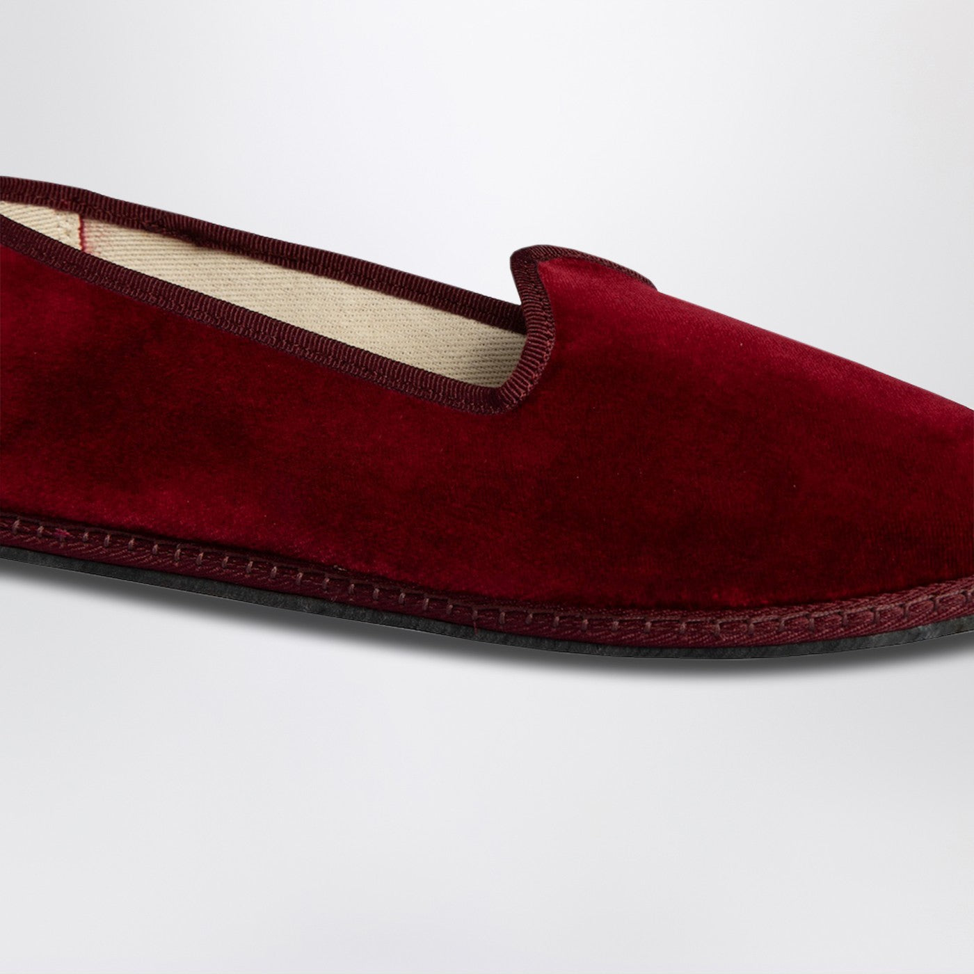 Friulane in burgundy velvet