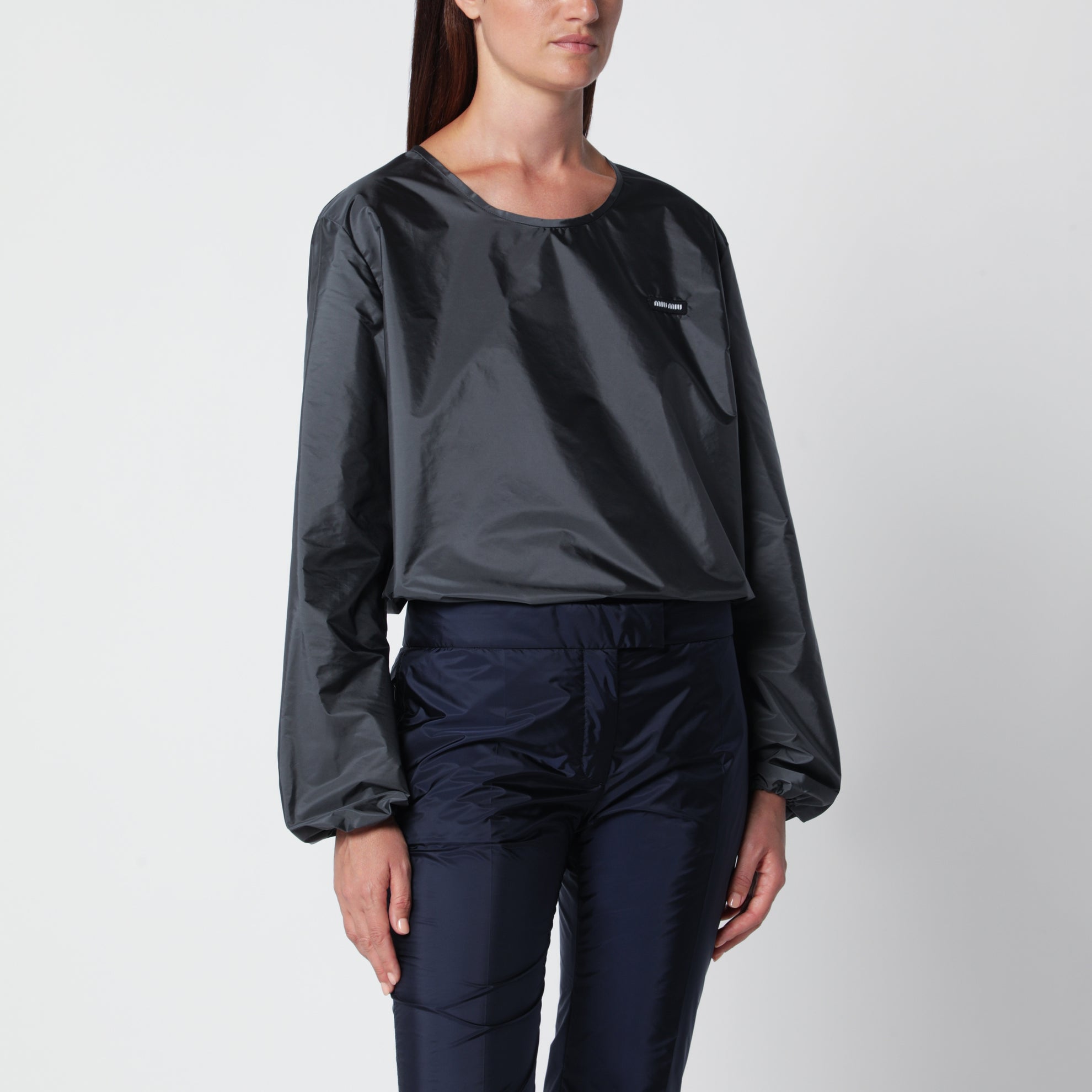 Hämatitgraue Bluse aus Re-Nylon
