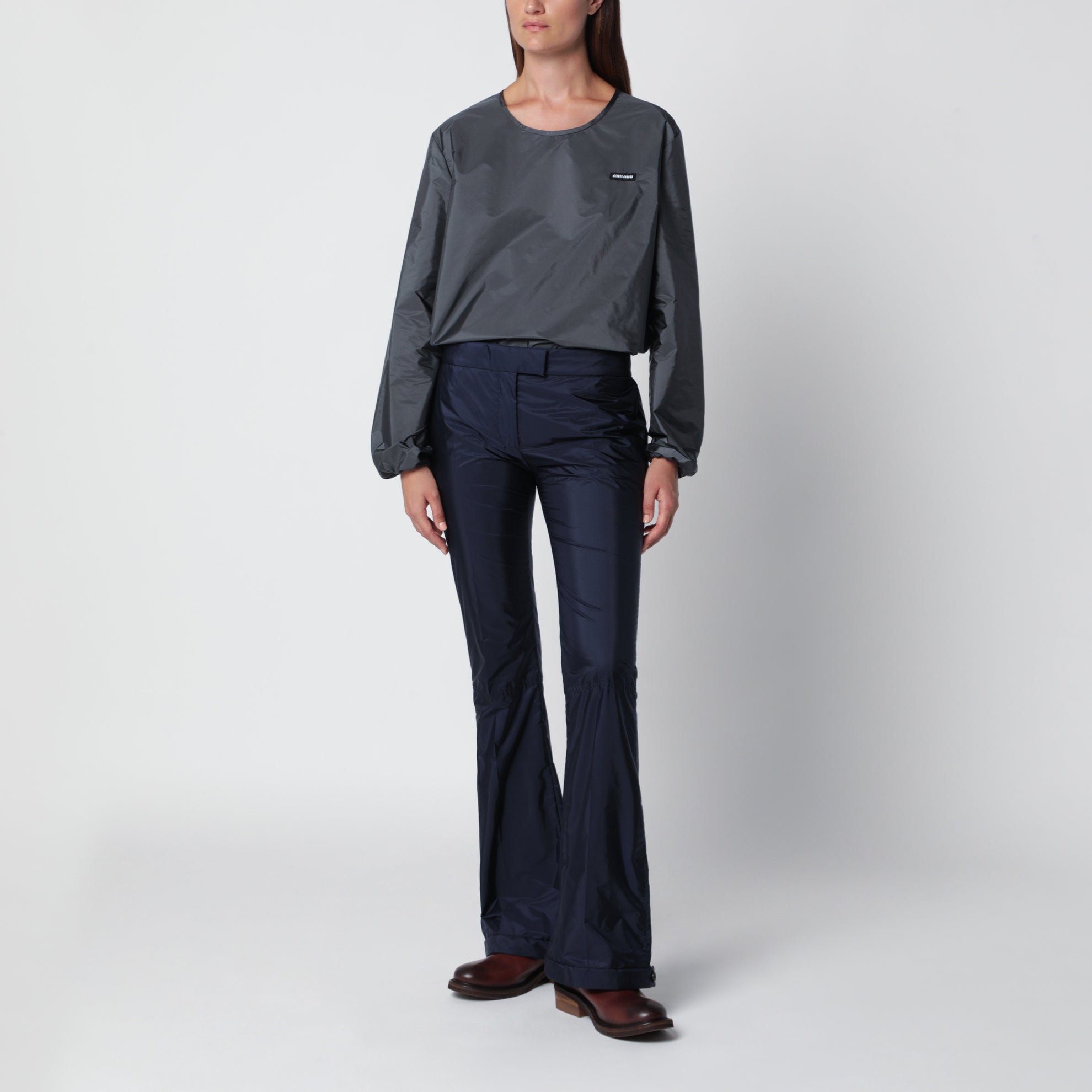 Hämatitgraue Bluse aus Re-Nylon