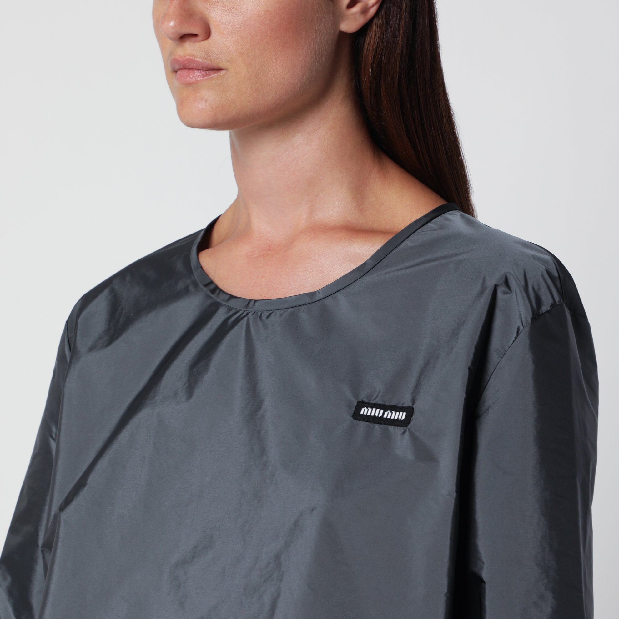 Hämatitgraue Bluse aus Re-Nylon