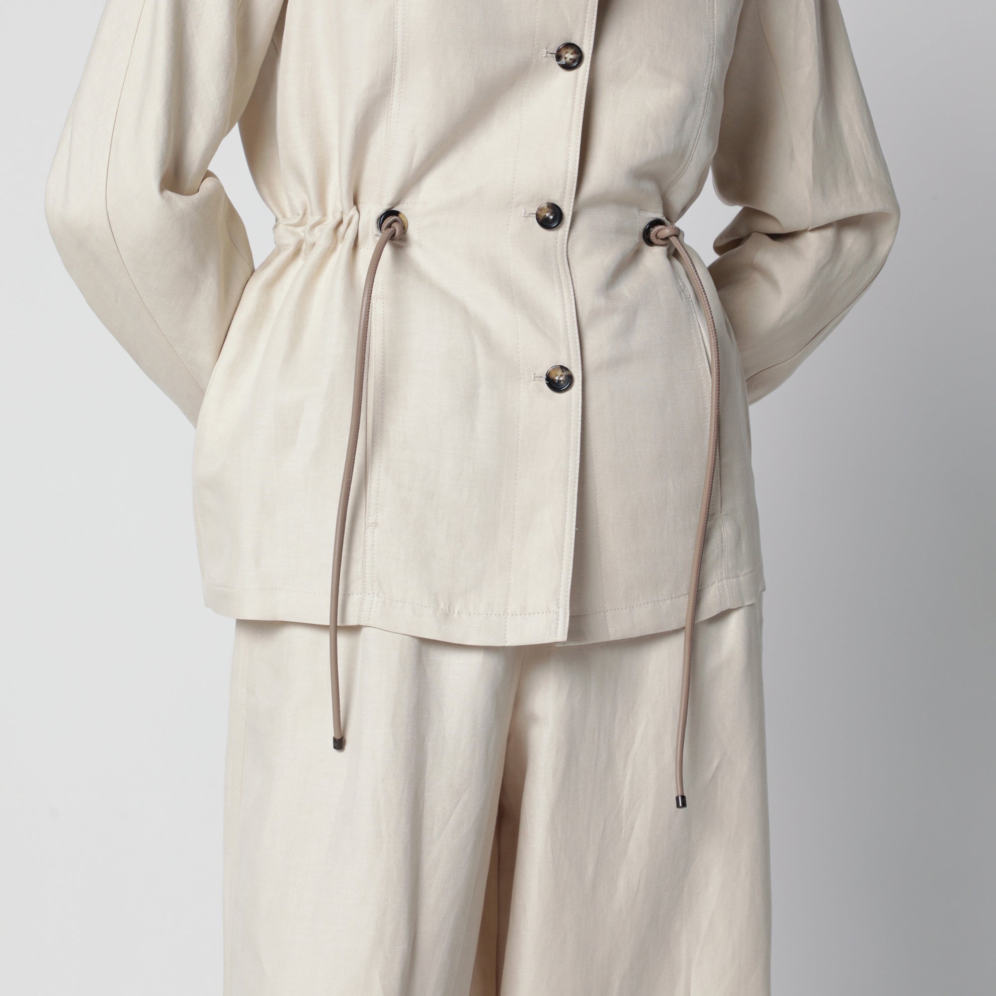 Veste beige en lin et soie avec cordon de serrage