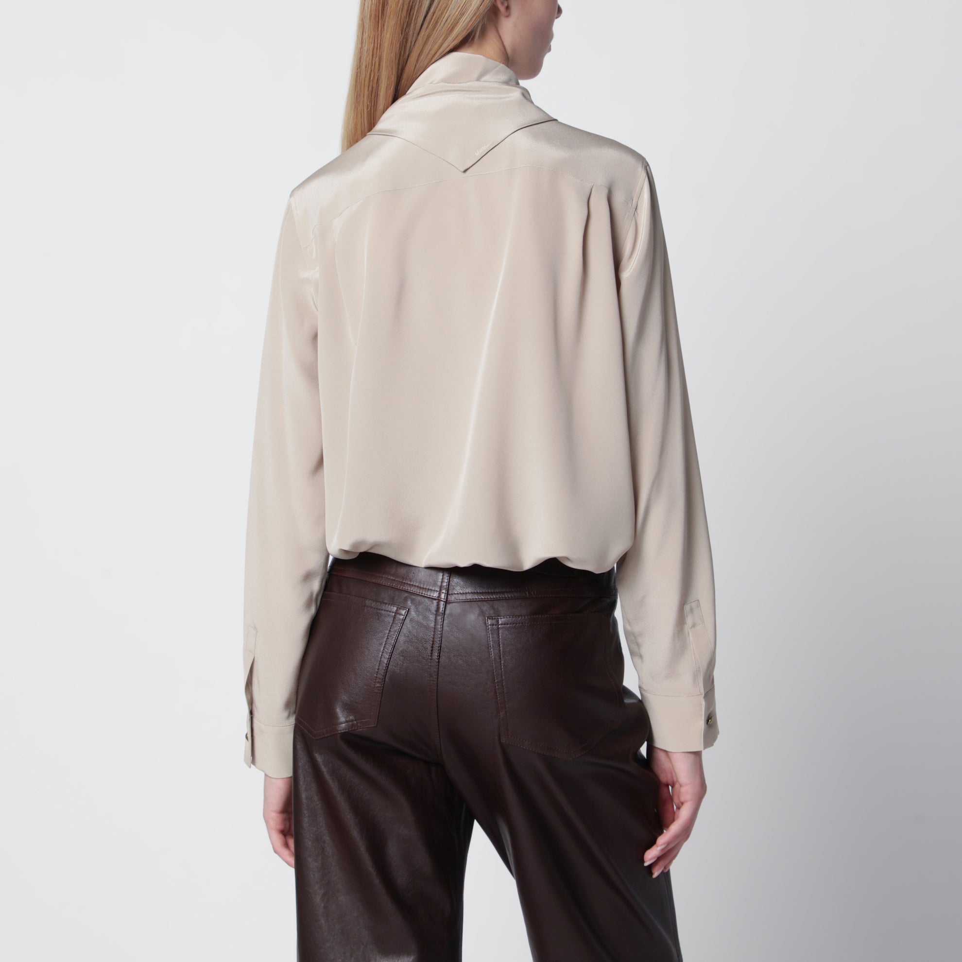 Camicia in seta con foulard beige roccia