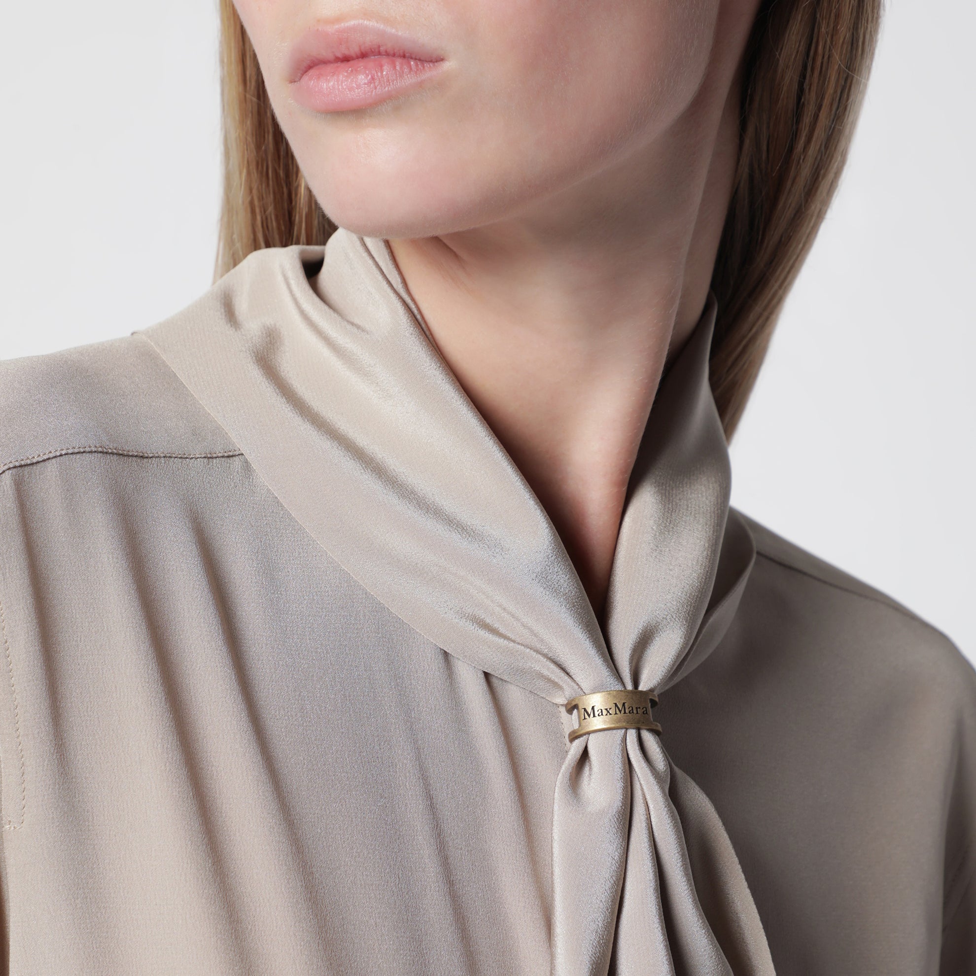Camicia in seta con foulard beige roccia