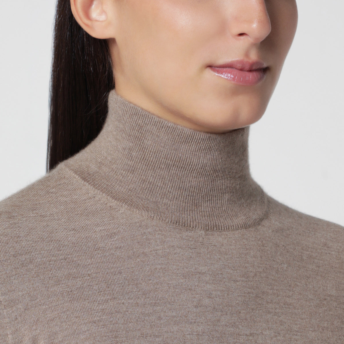 Dunkelbrauner melierter Kaschmir-Rollkragenpullover