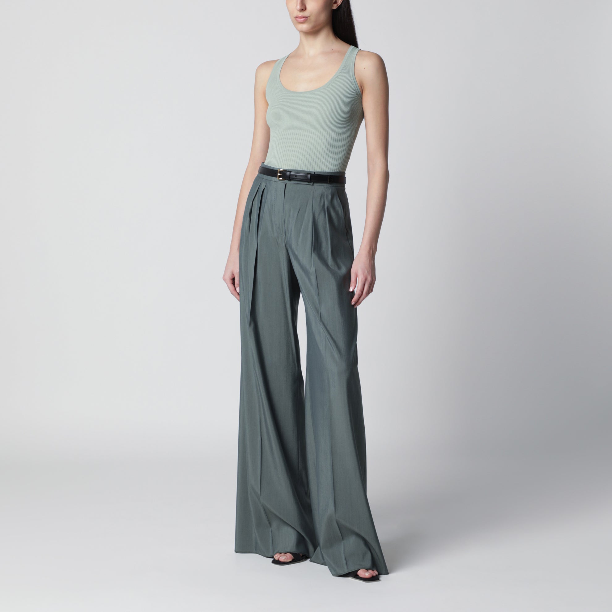 Sleeveless ribbed top in sage green technical yarn