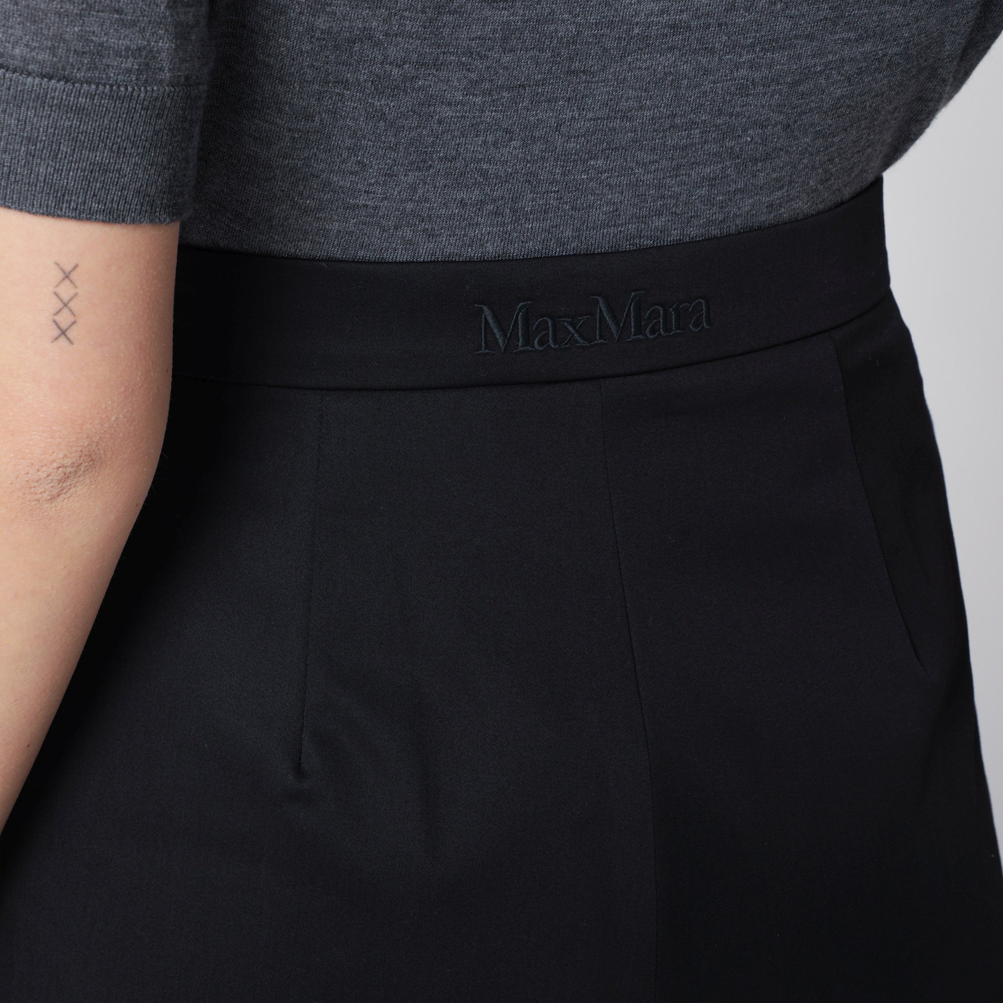 Black stretch cotton satin shorts