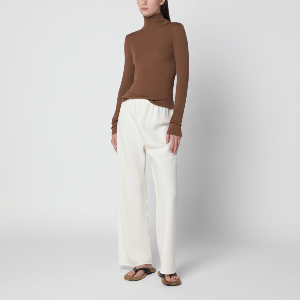 Col roulé camel foncé en laine vierge