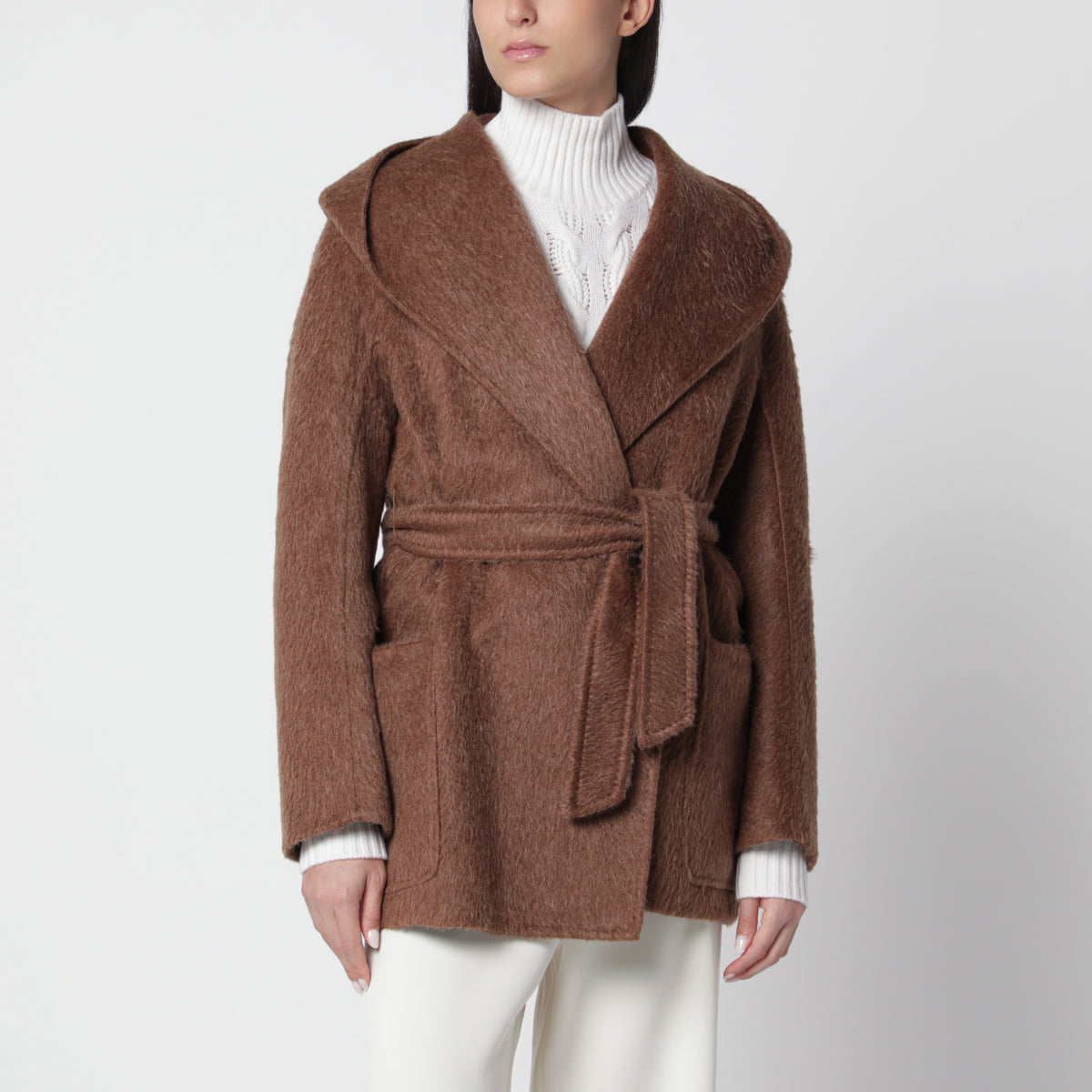Kurzer brauner Mantel aus Kamelhaar und Mohair