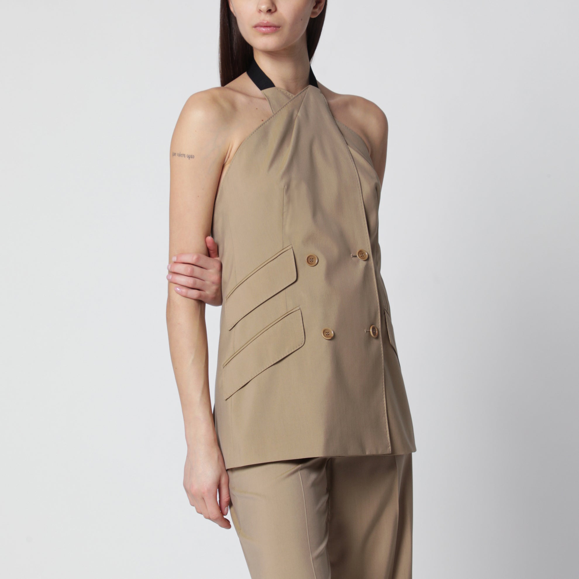 Sleeveless jacket in sand-colored wool and silk poplin