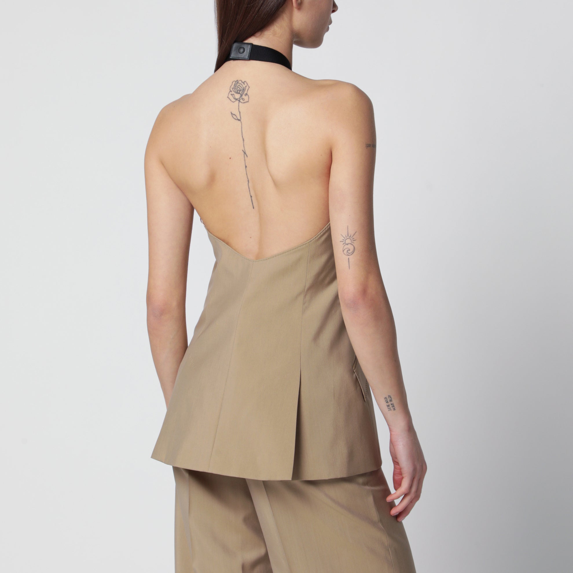 Sleeveless jacket in sand-colored wool and silk poplin