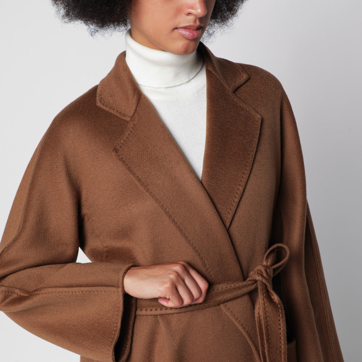 Cappotto lungo color cammello scuro in cashmere