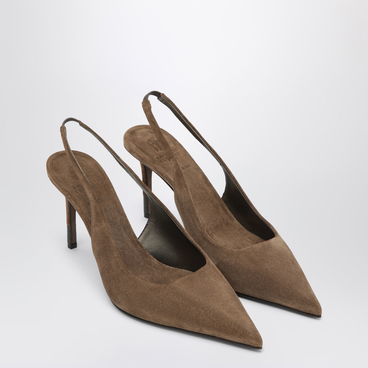 Décolleté slingback caramello in suede con Monili