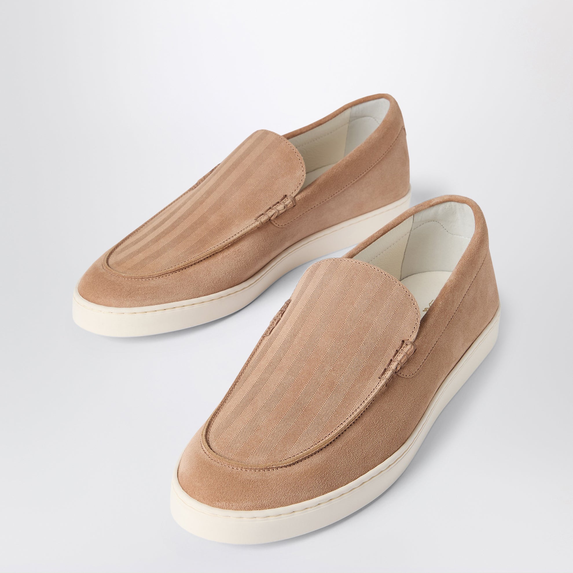 Slip-on en daim effet chevron marron clair