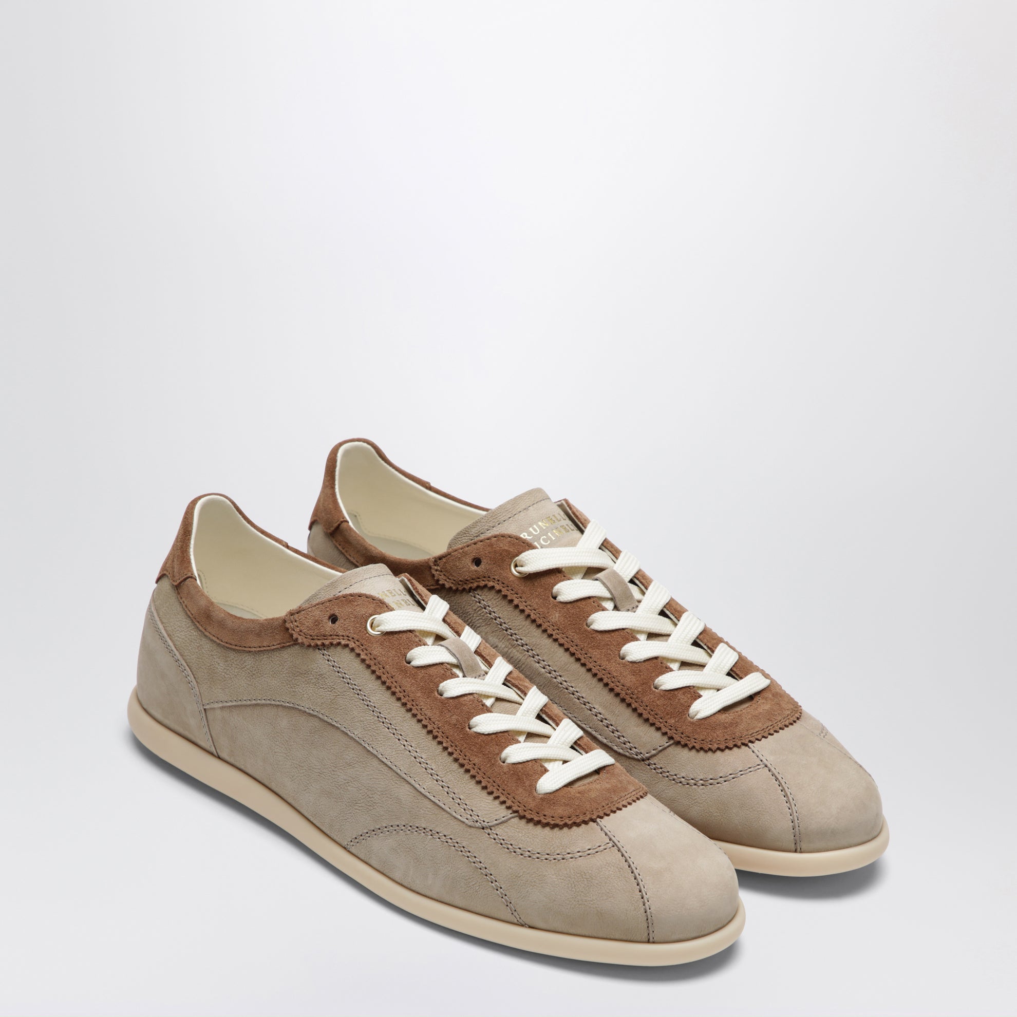 Baskets basses en daim beige