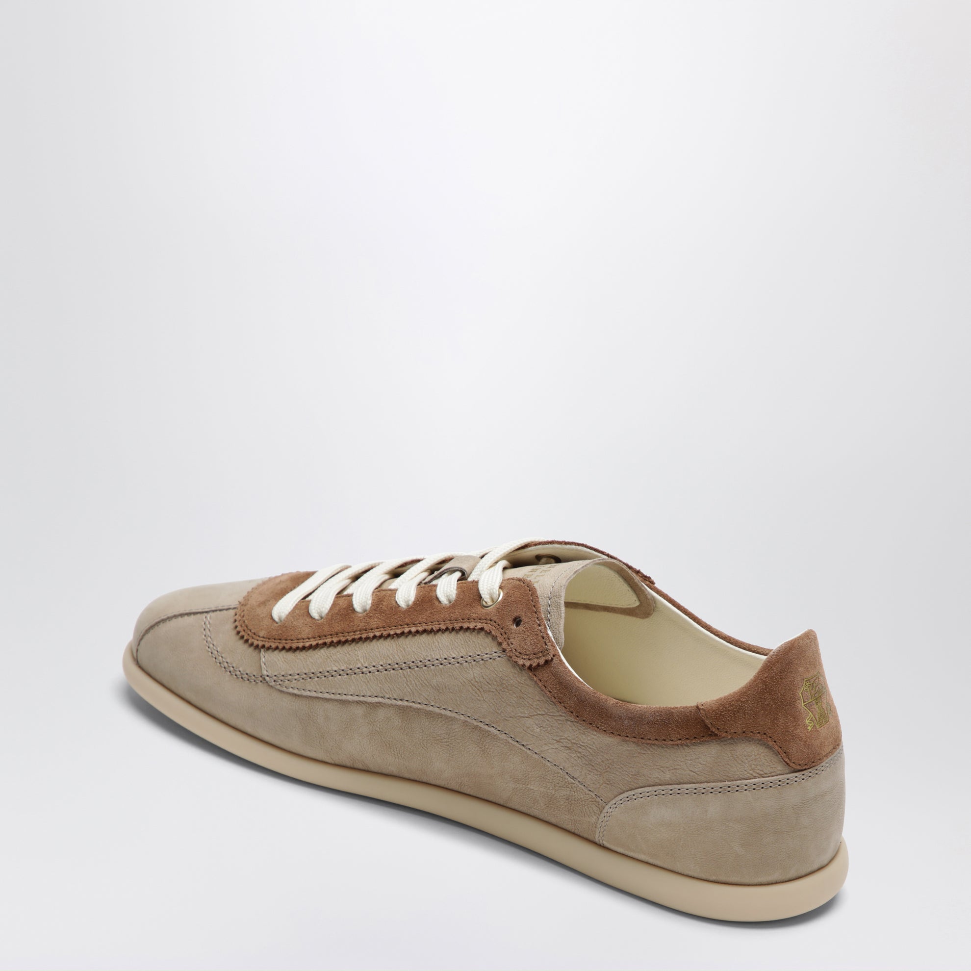Baskets basses en daim beige