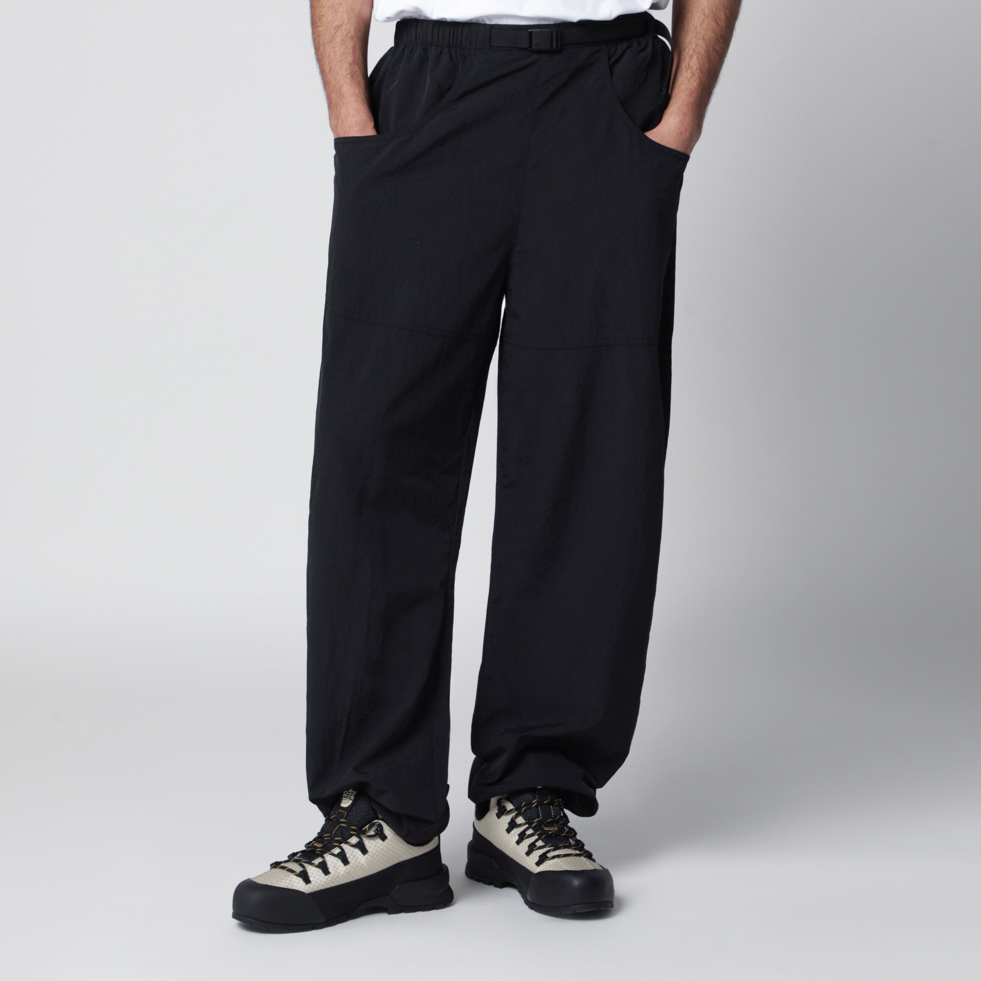 Pantalon noir en nylon