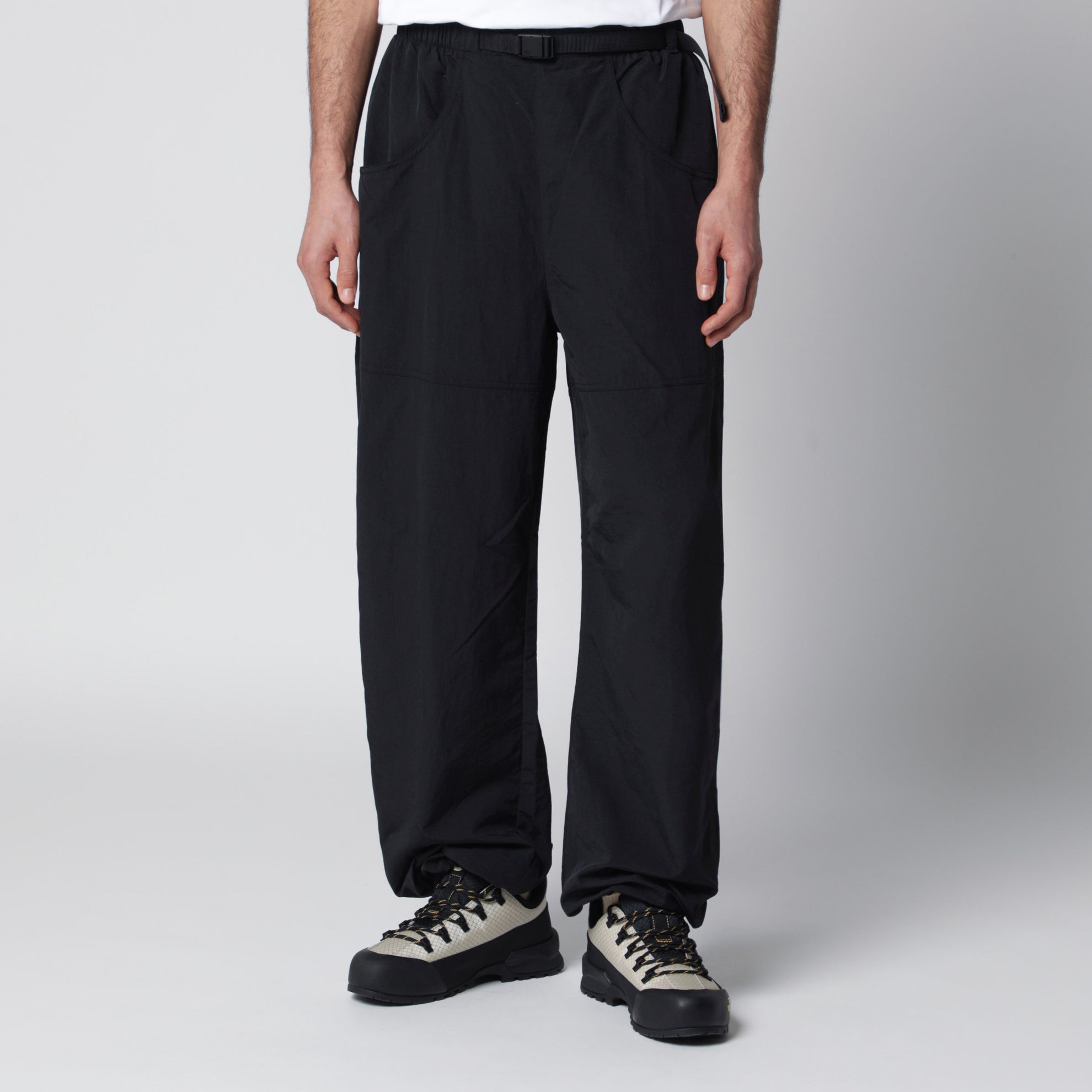 Pantalon noir en nylon