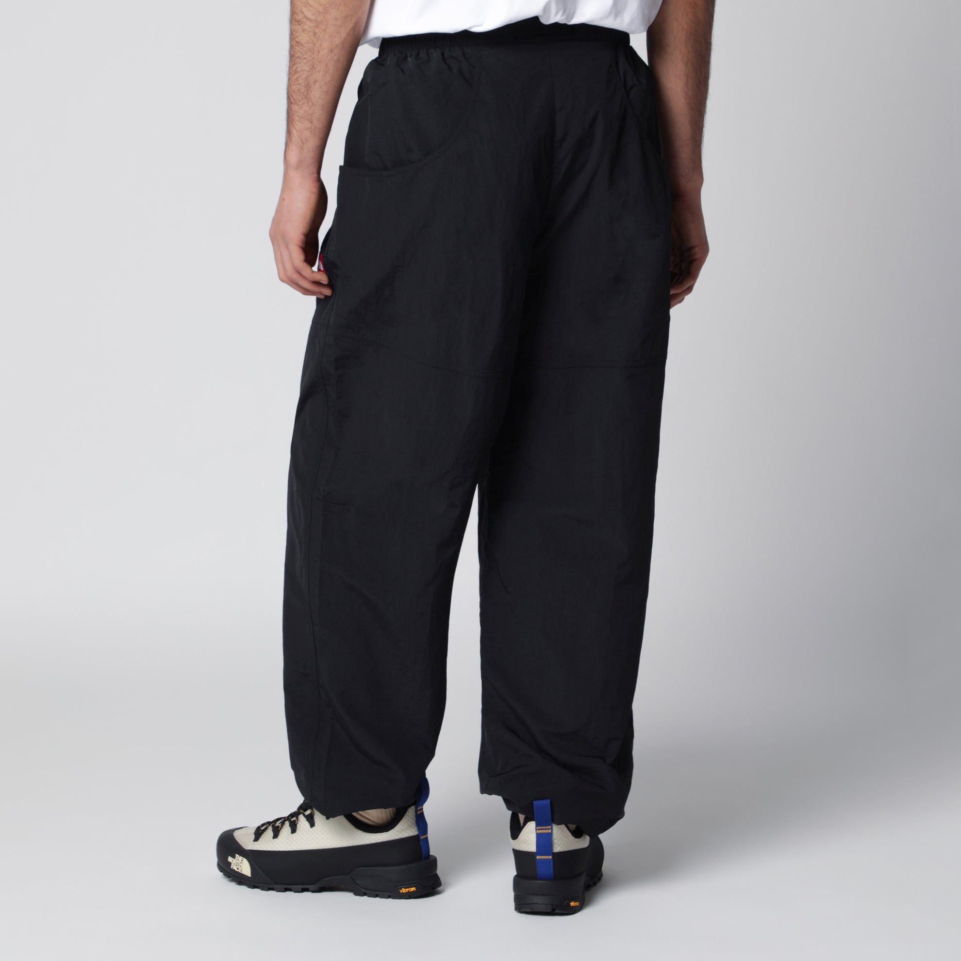 Pantalon noir en nylon