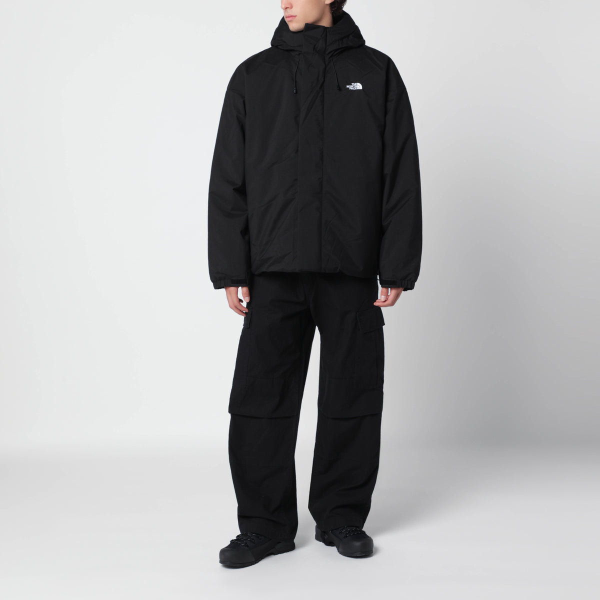 Schwarze Oversize-Daunenjacke aus DryVent™-Material