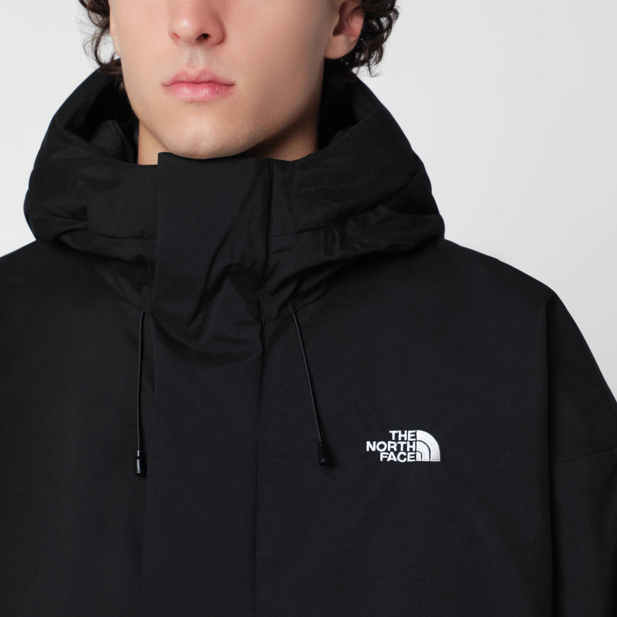 Schwarze Oversize-Daunenjacke aus DryVent™-Material