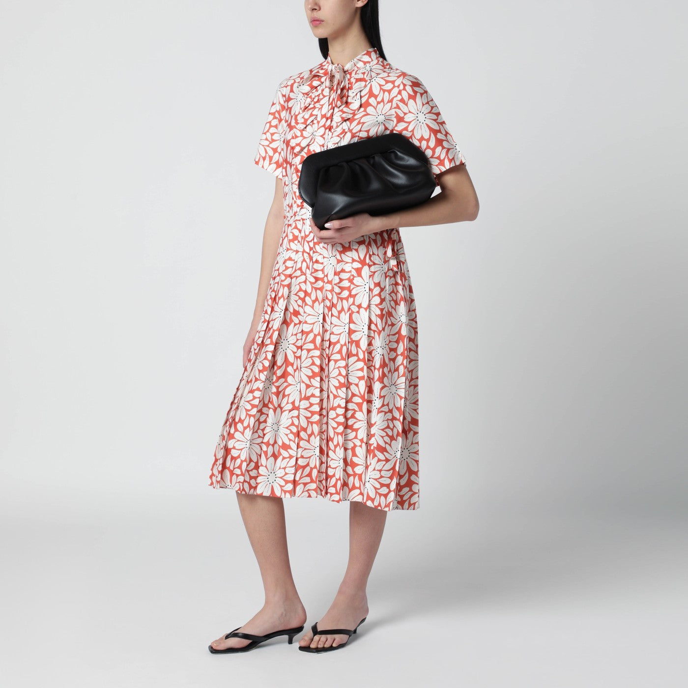 Large Tia clutch in black