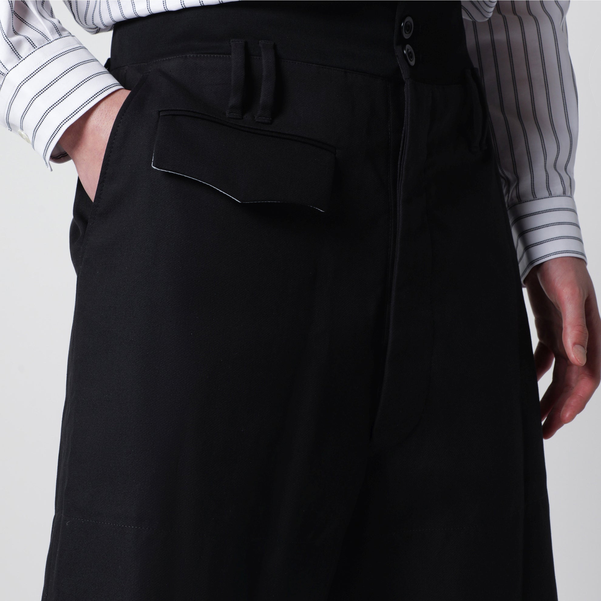 Black cotton bermuda shorts