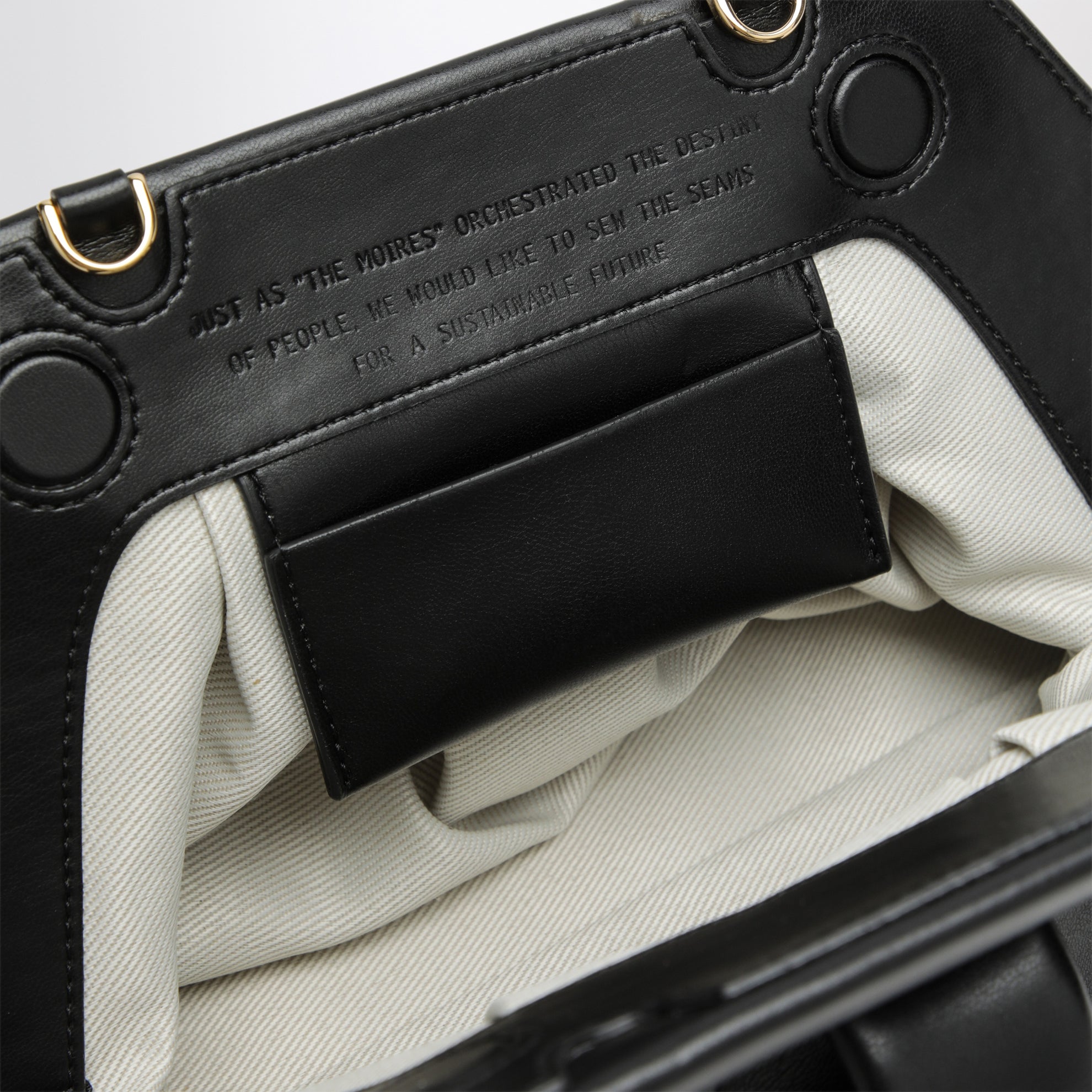 Sac à main sculptural en polyuréthane noir froncé