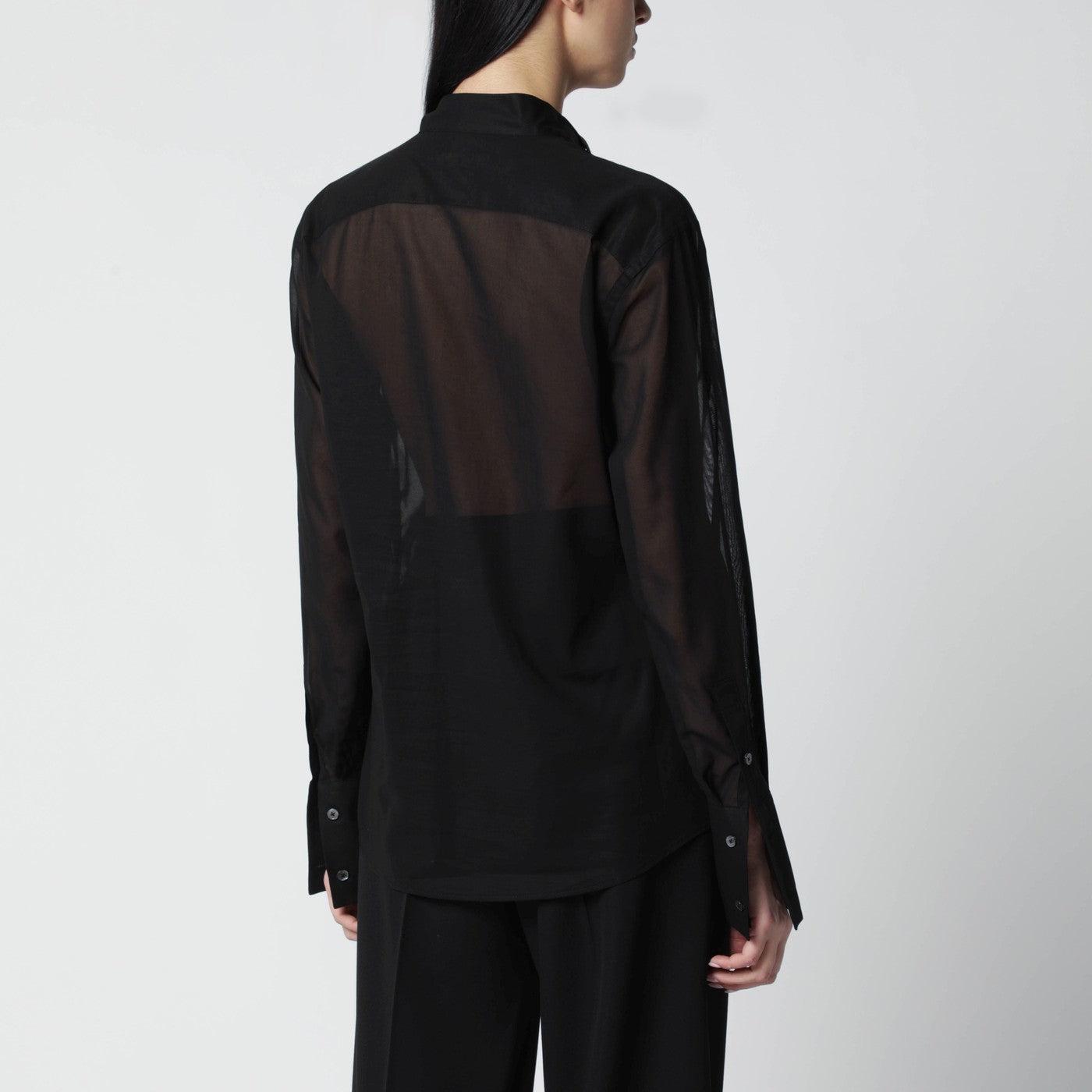 Camicia nera con micro plissettatura