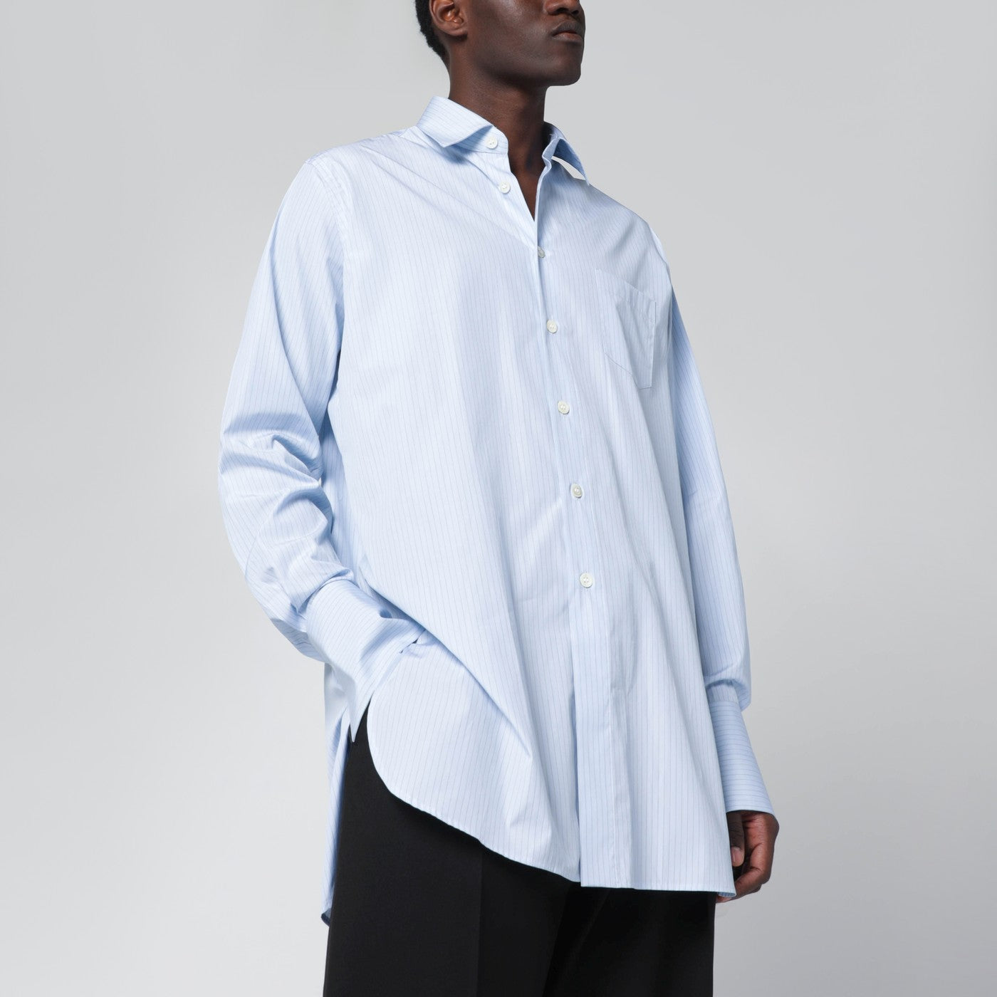 Chemise bleu clair à rayures en coton
