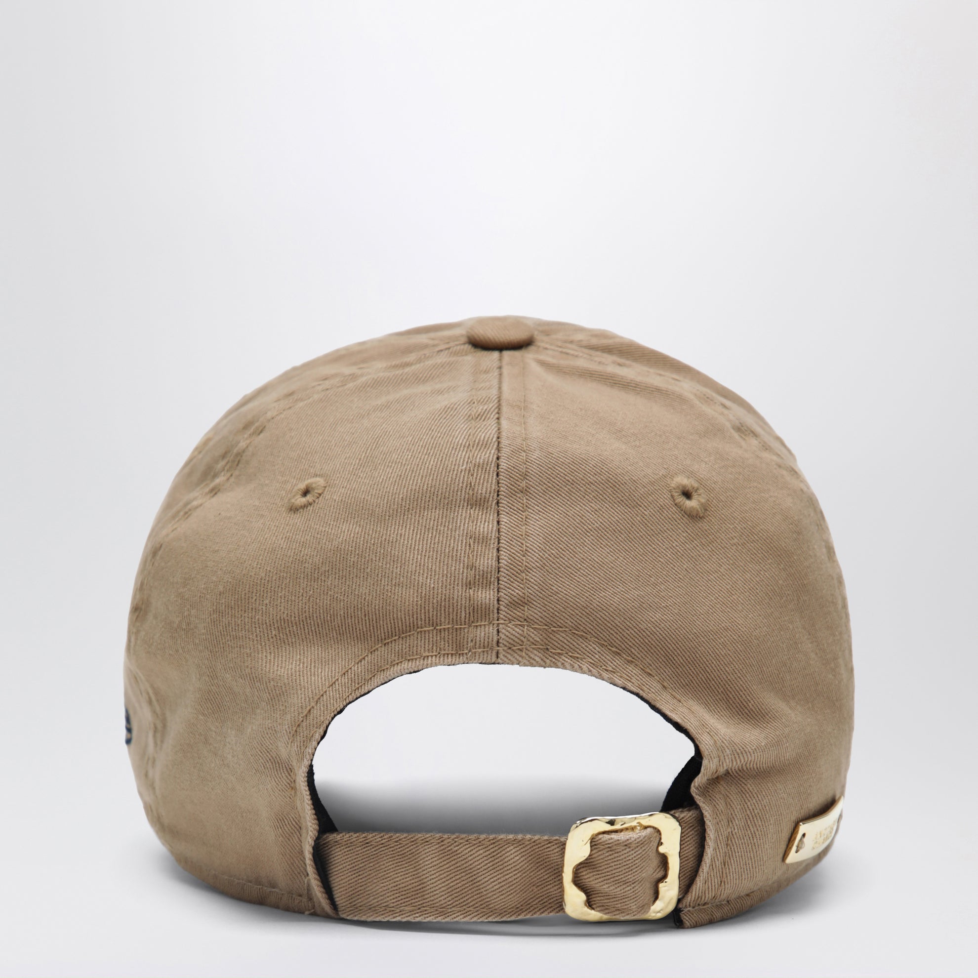 Cappello New Era 9TWENTY beige 01 con spilla