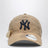 Cappello New Era 9TWENTY beige 06 con spilla