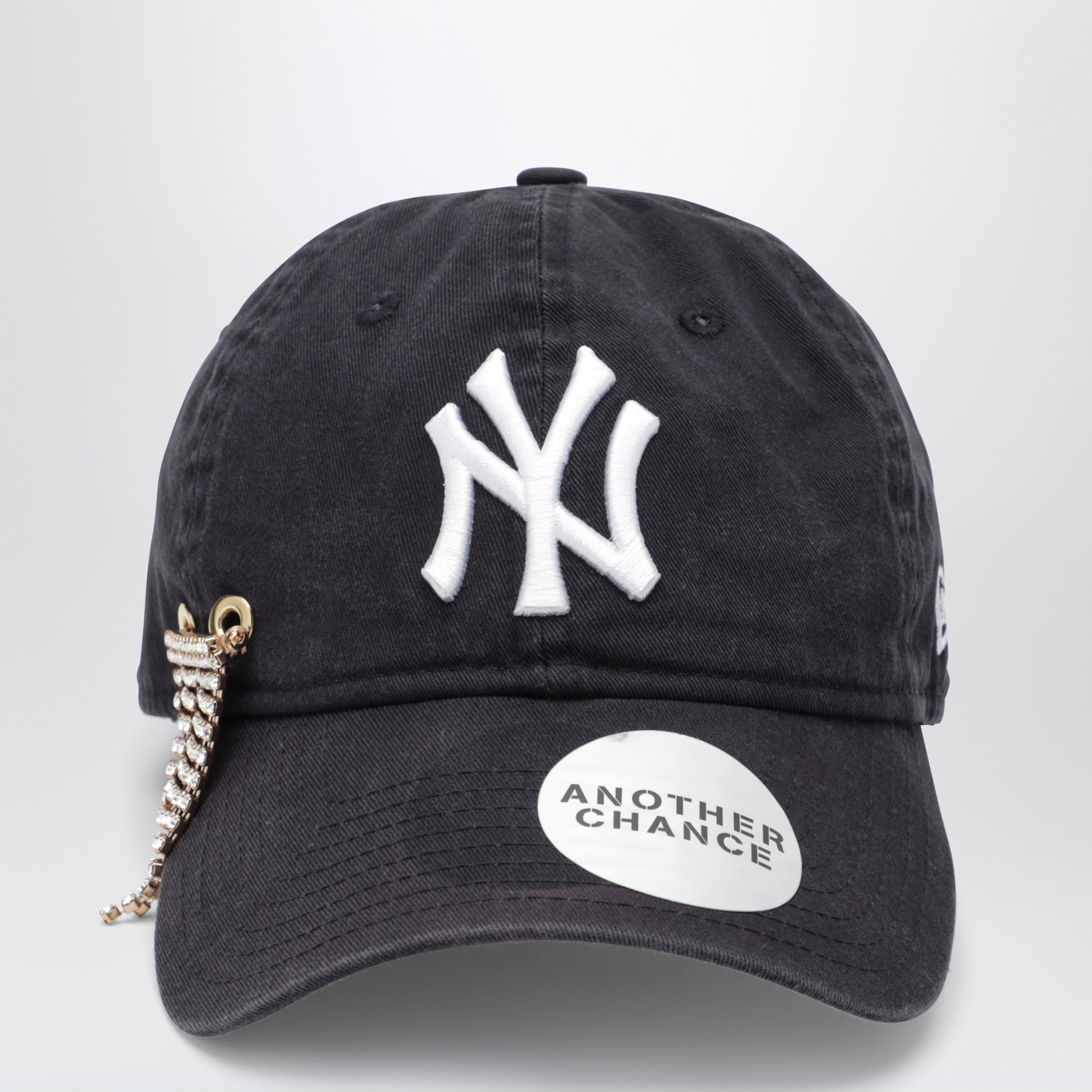 Cappello New Era 9TWENTY navy 01 con spilla