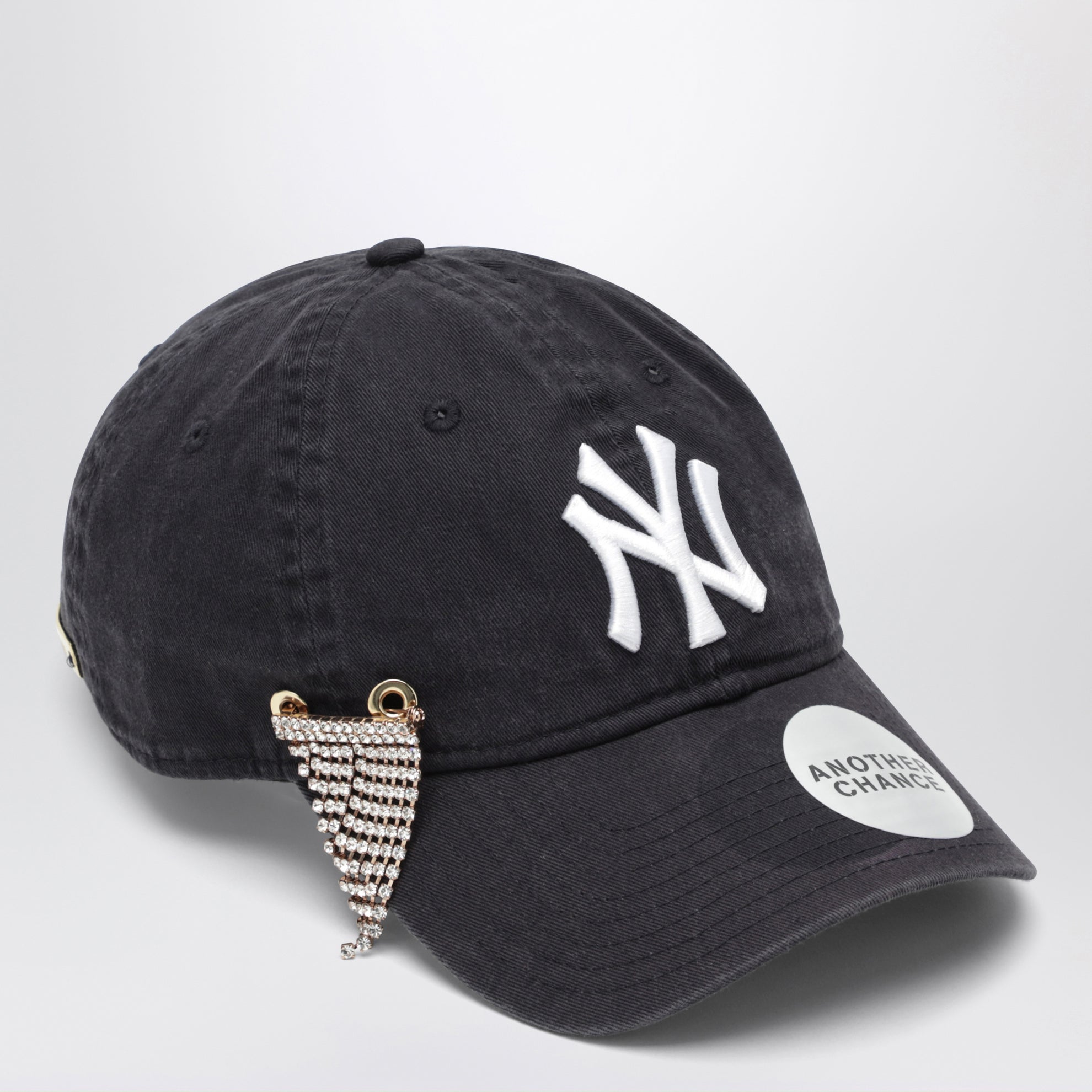 Cappello New Era 9TWENTY navy 01 con spilla