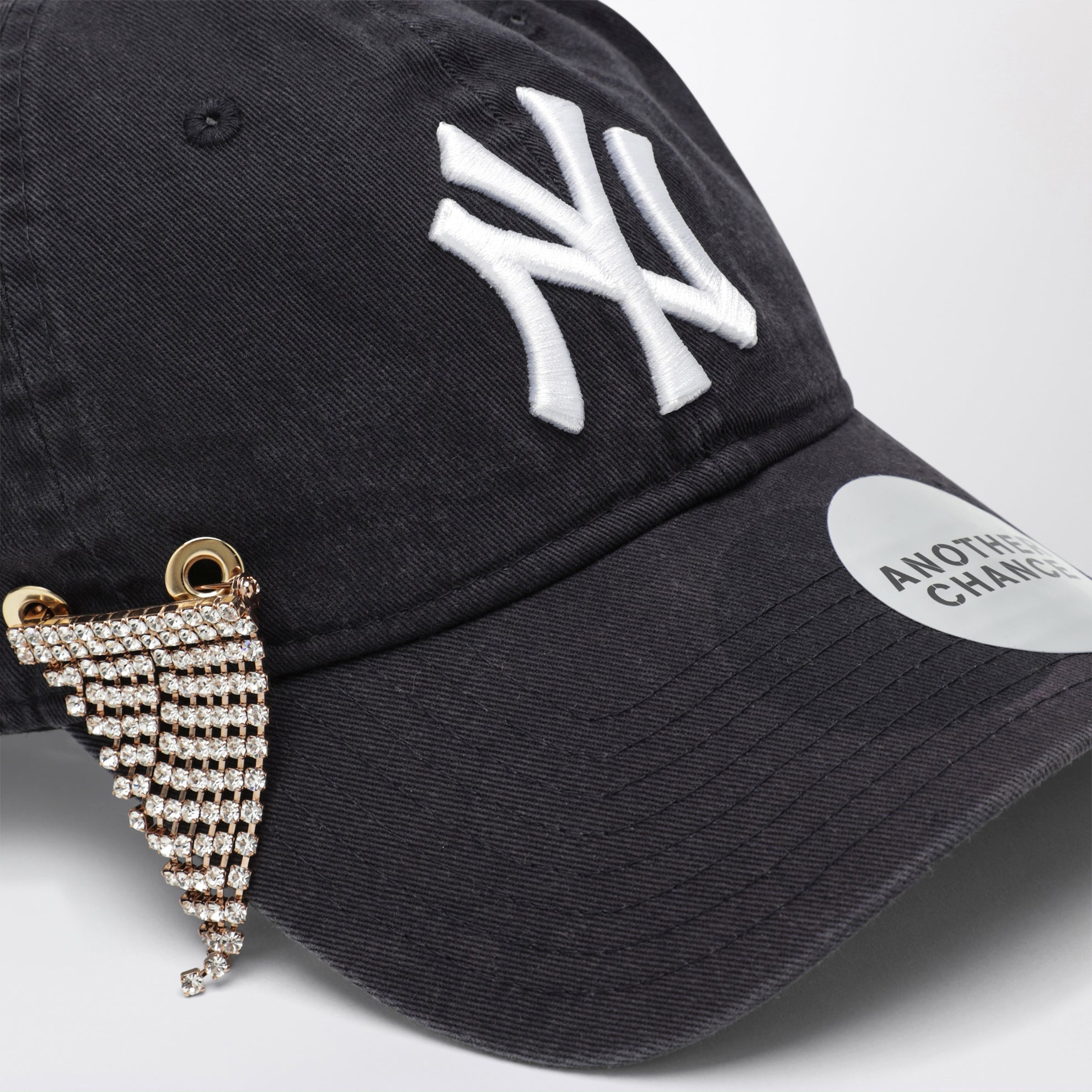 Cappello New Era 9TWENTY navy 01 con spilla