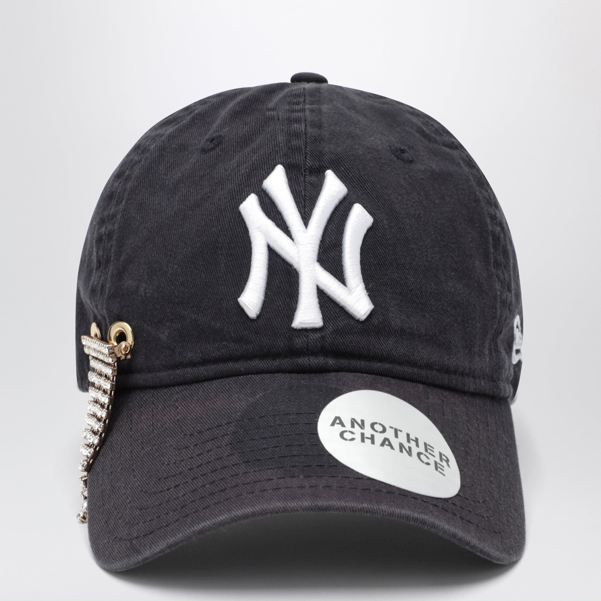 New Era 9TWENTY Cap in Marineblau 02 mit Anstecknadel