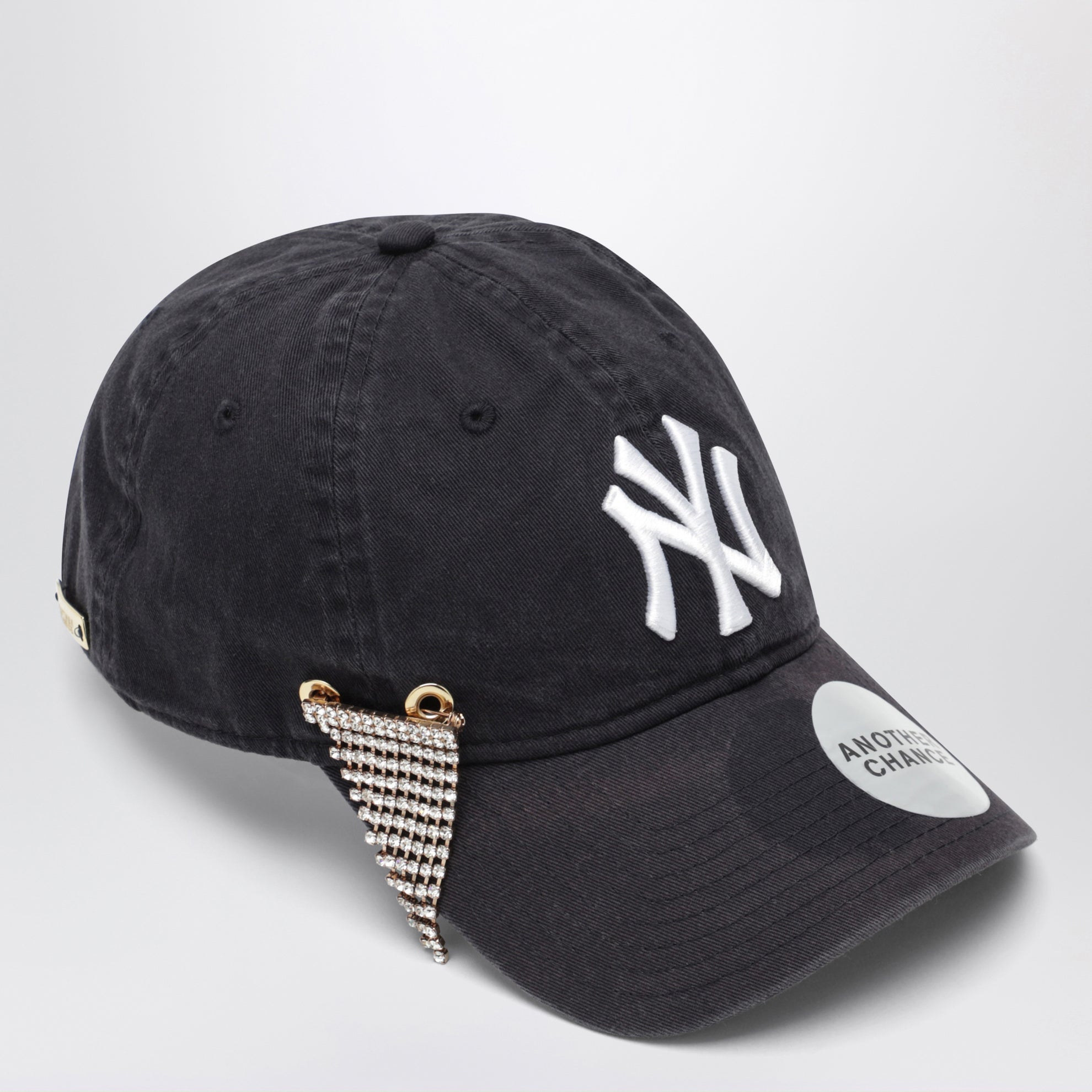New Era 9TWENTY Cap in Marineblau 02 mit Anstecknadel