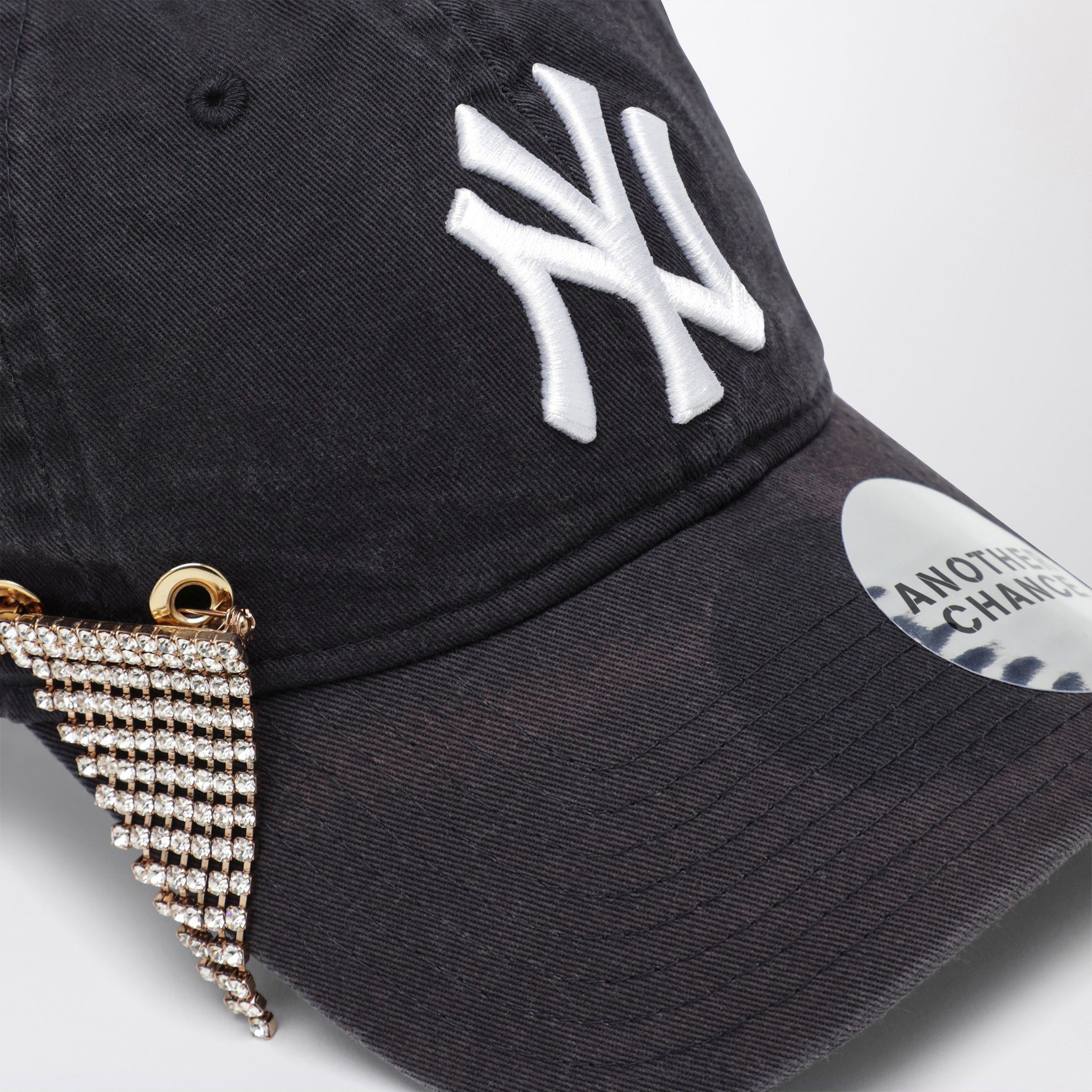 New Era 9TWENTY Cap in Marineblau 02 mit Anstecknadel