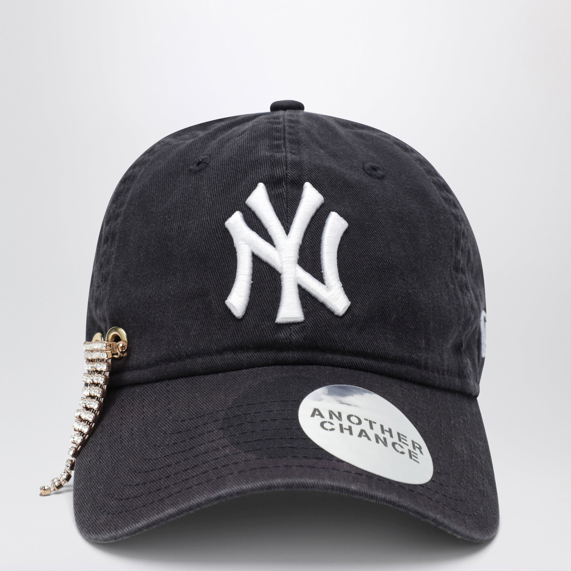 New Era 9TWENTY Cap in Marineblau 03 mit Anstecknadel