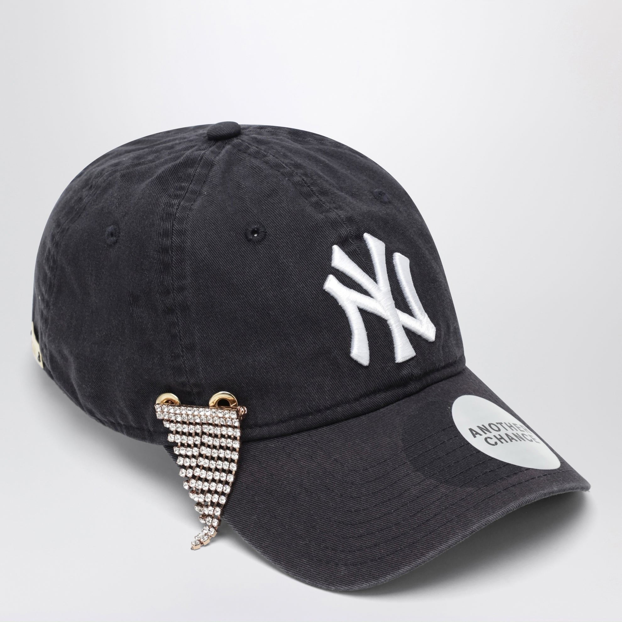 New Era 9TWENTY Cap in Marineblau 03 mit Anstecknadel