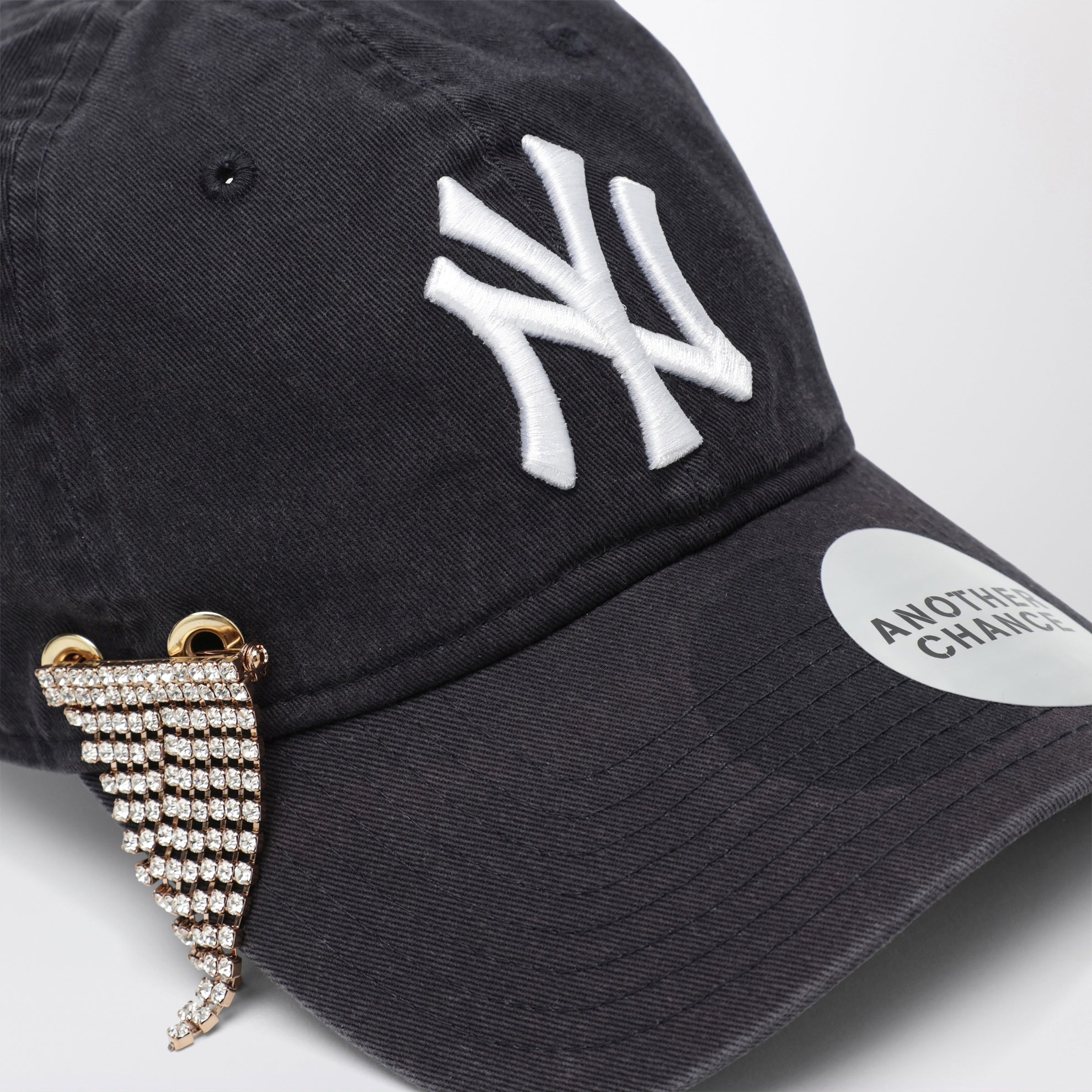 New Era 9TWENTY Cap in Marineblau 03 mit Anstecknadel