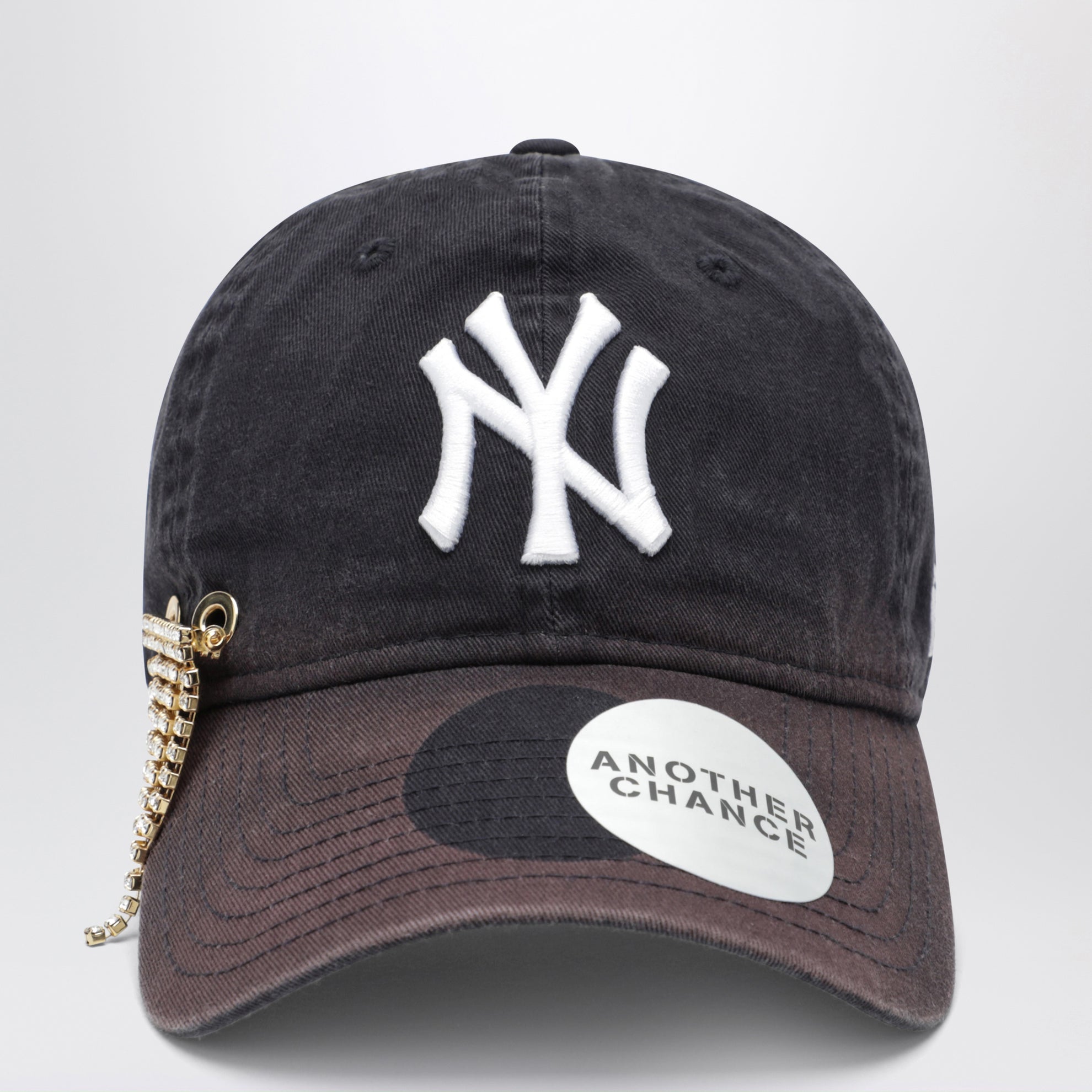 New Era 9TWENTY Cap in Marineblau 05 mit Anstecknadel