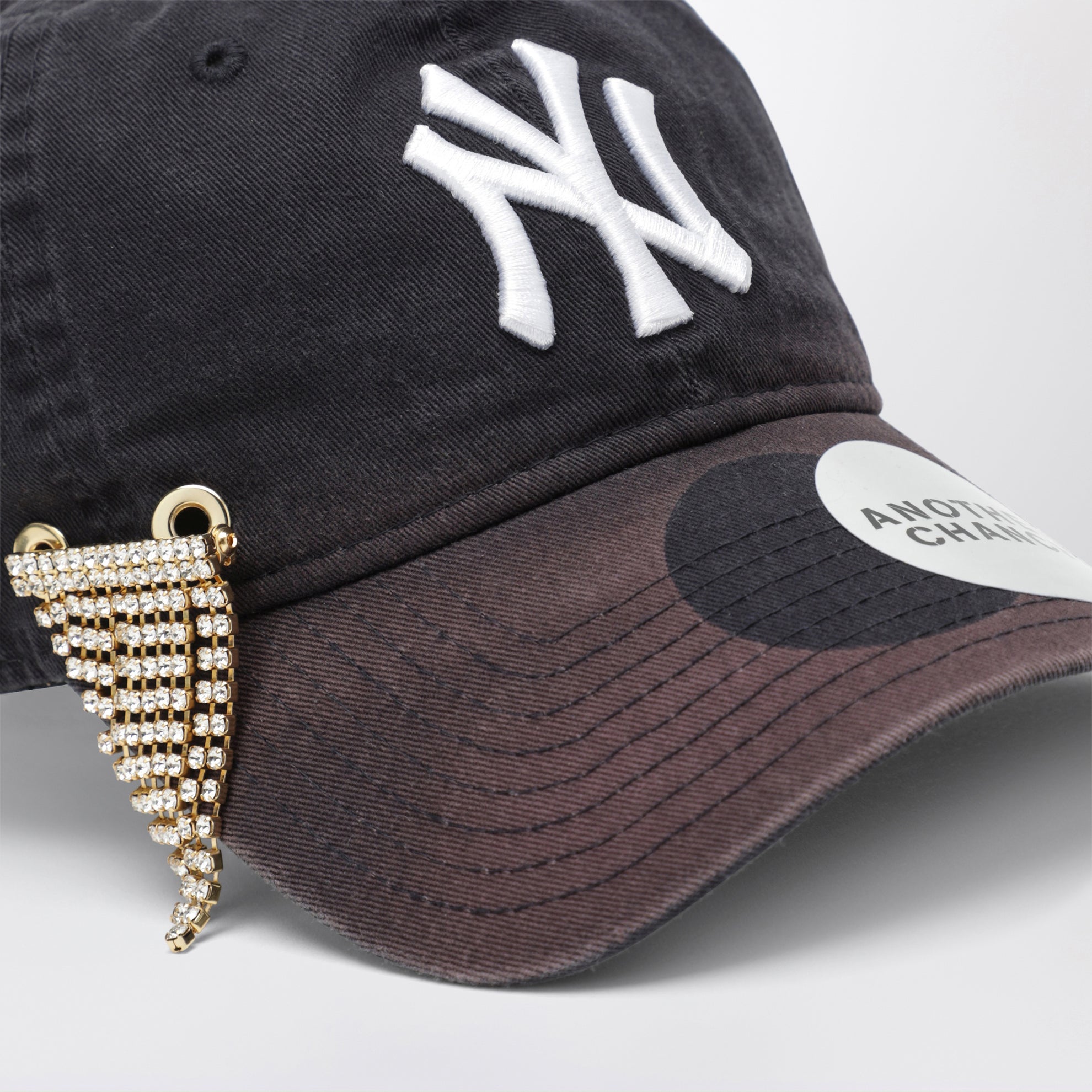 New Era 9TWENTY Cap in Marineblau 05 mit Anstecknadel